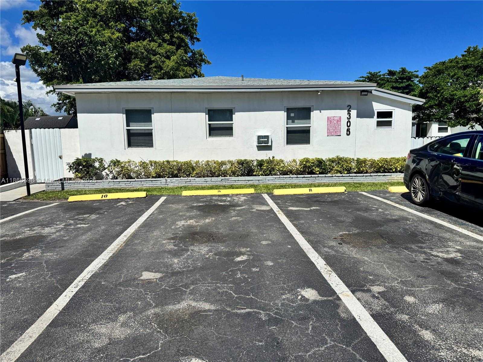 Small Image of 2305 MONROE ST #12, Hollywood Number 13