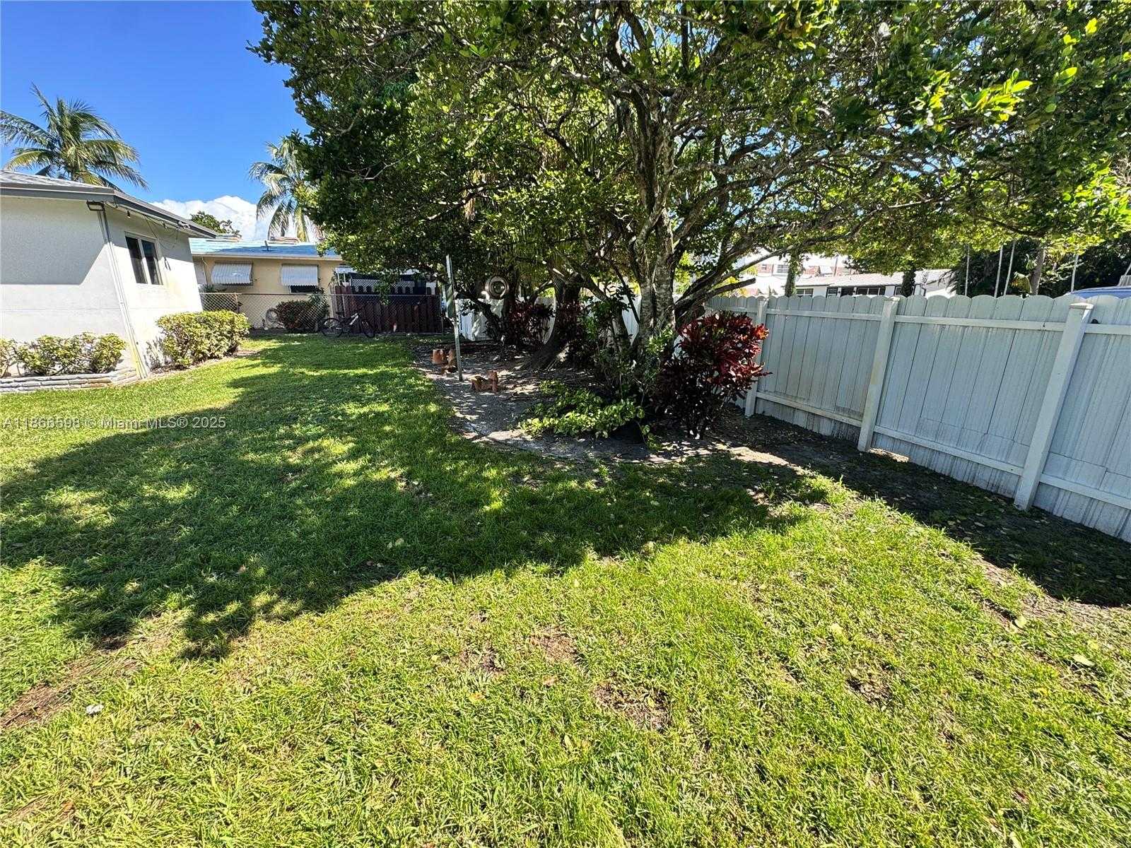 Small Image of 2305 MONROE ST #12, Hollywood Number 15