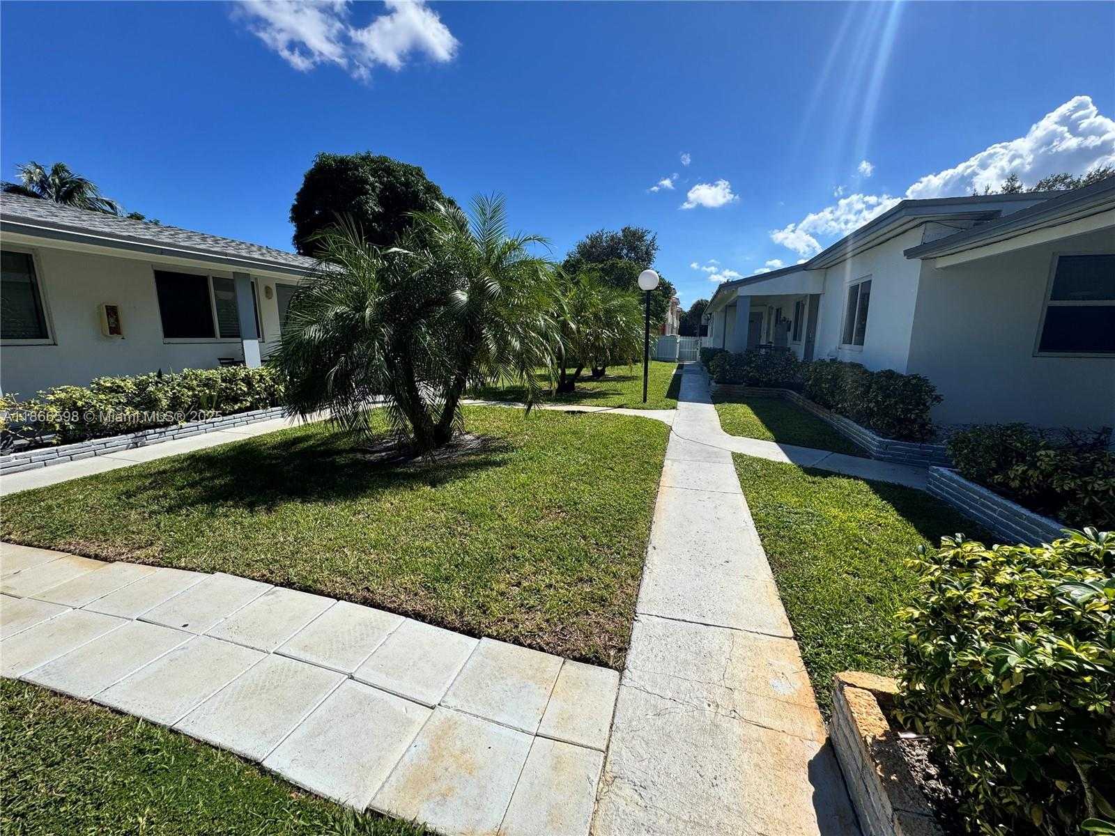 Small Image of 2305 MONROE ST #12, Hollywood Number 16