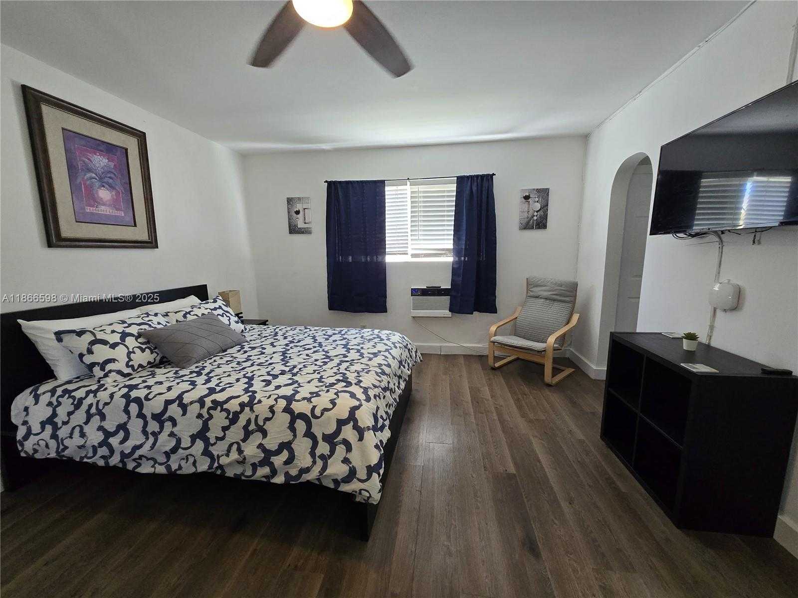 Small Image of 2305 MONROE ST #12, Hollywood Number 2