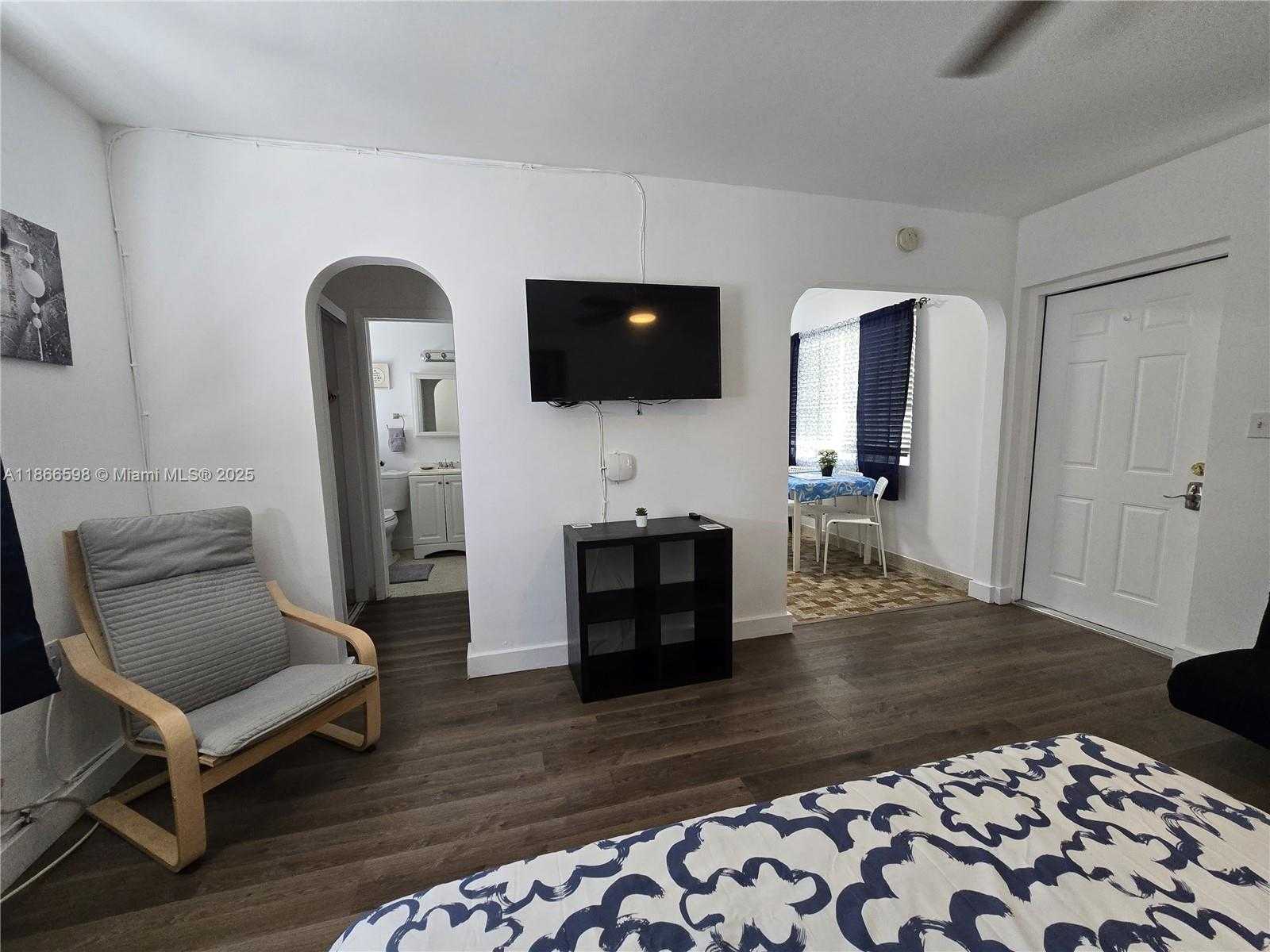 Small Image of 2305 MONROE ST #12, Hollywood Number 4