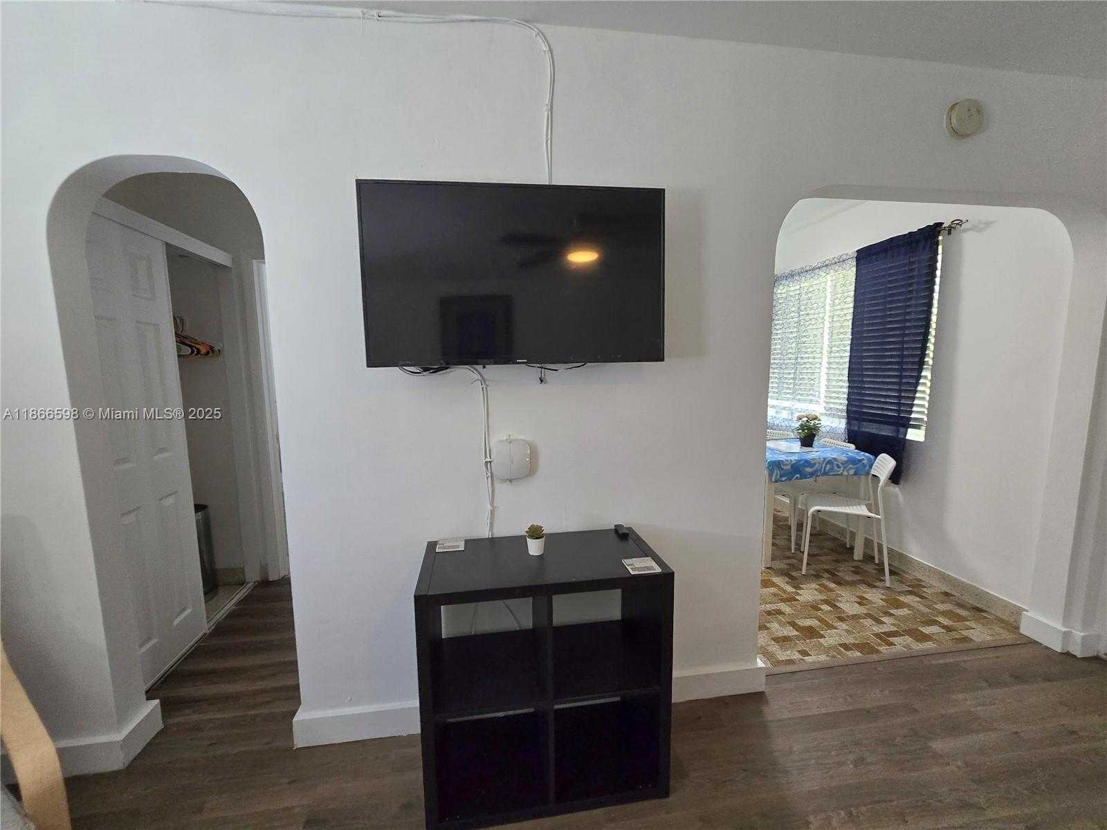 Small Image of 2305 MONROE ST #12, Hollywood Number 5