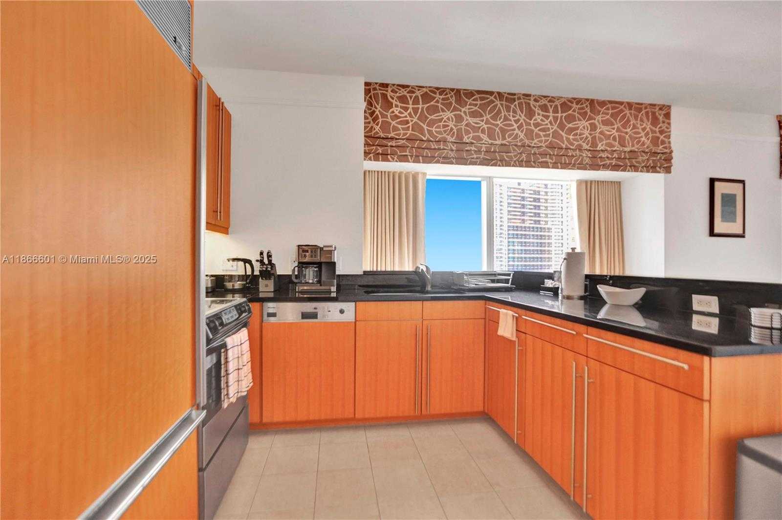 Small Image of 1435 BRICKELL AVE #3212, Miami Number 15