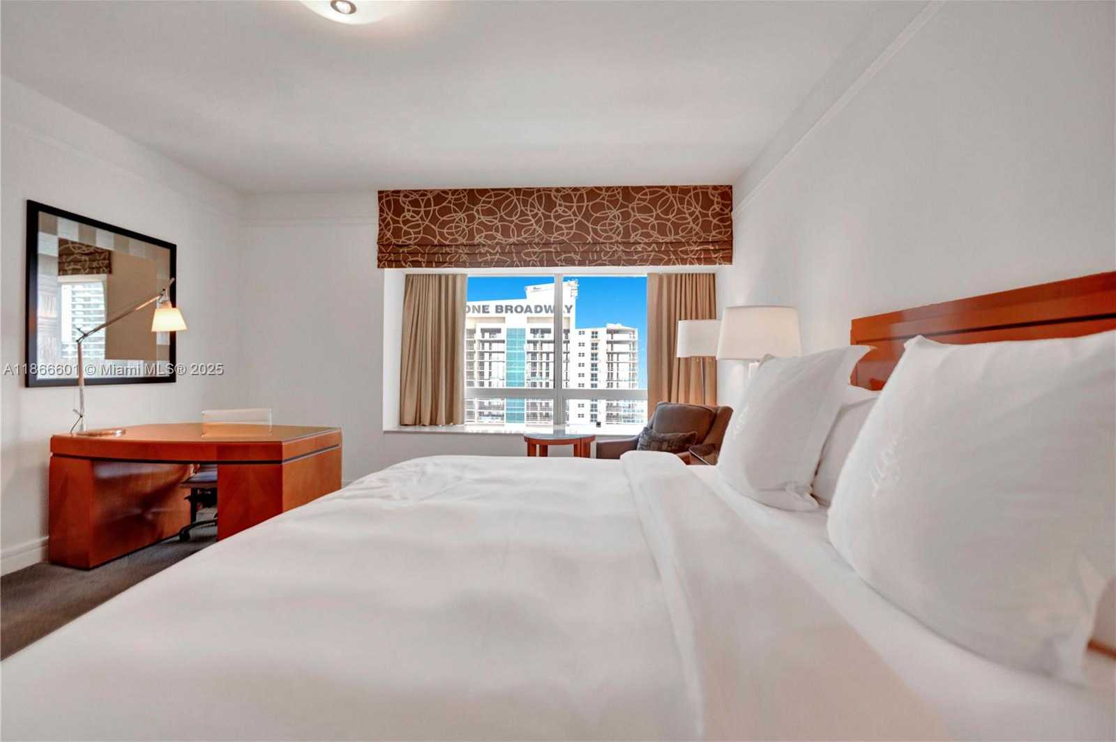 Small Image of 1435 BRICKELL AVE #3212, Miami Number 5