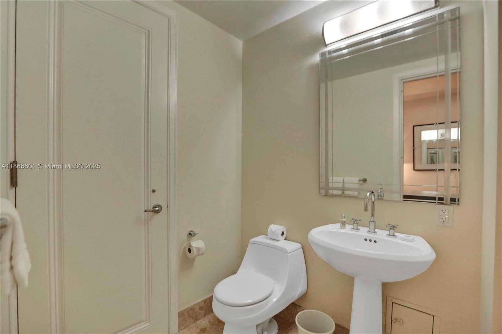 Small Image of 1435 BRICKELL AVE #3212, Miami Number 9