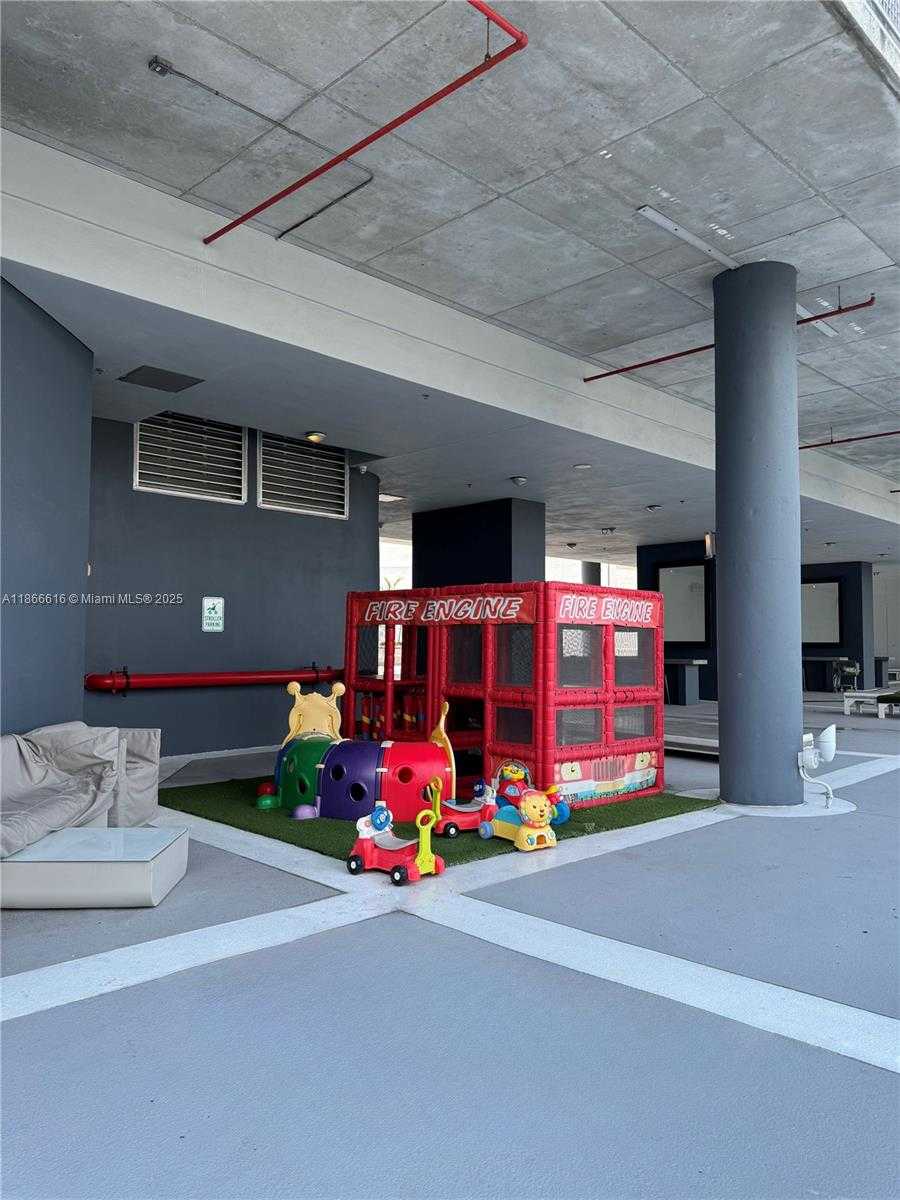 Small Image of 690 SOUTH WEST 1ST CT #2311, Miami Number 43