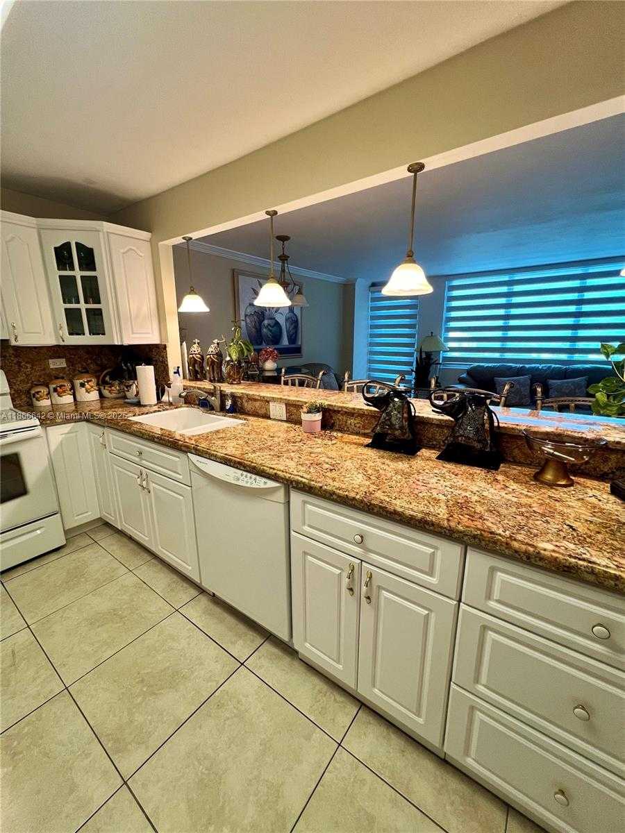 Small Image of 7135 COLLINS AVE #1523, Miami Beach Number 18
