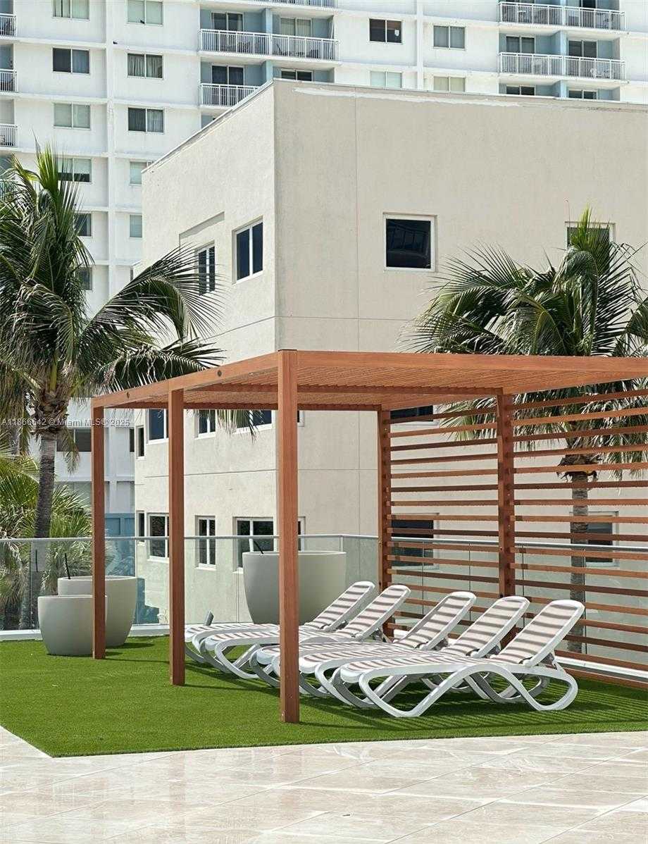 Small Image of 7135 COLLINS AVE #1523, Miami Beach Number 42