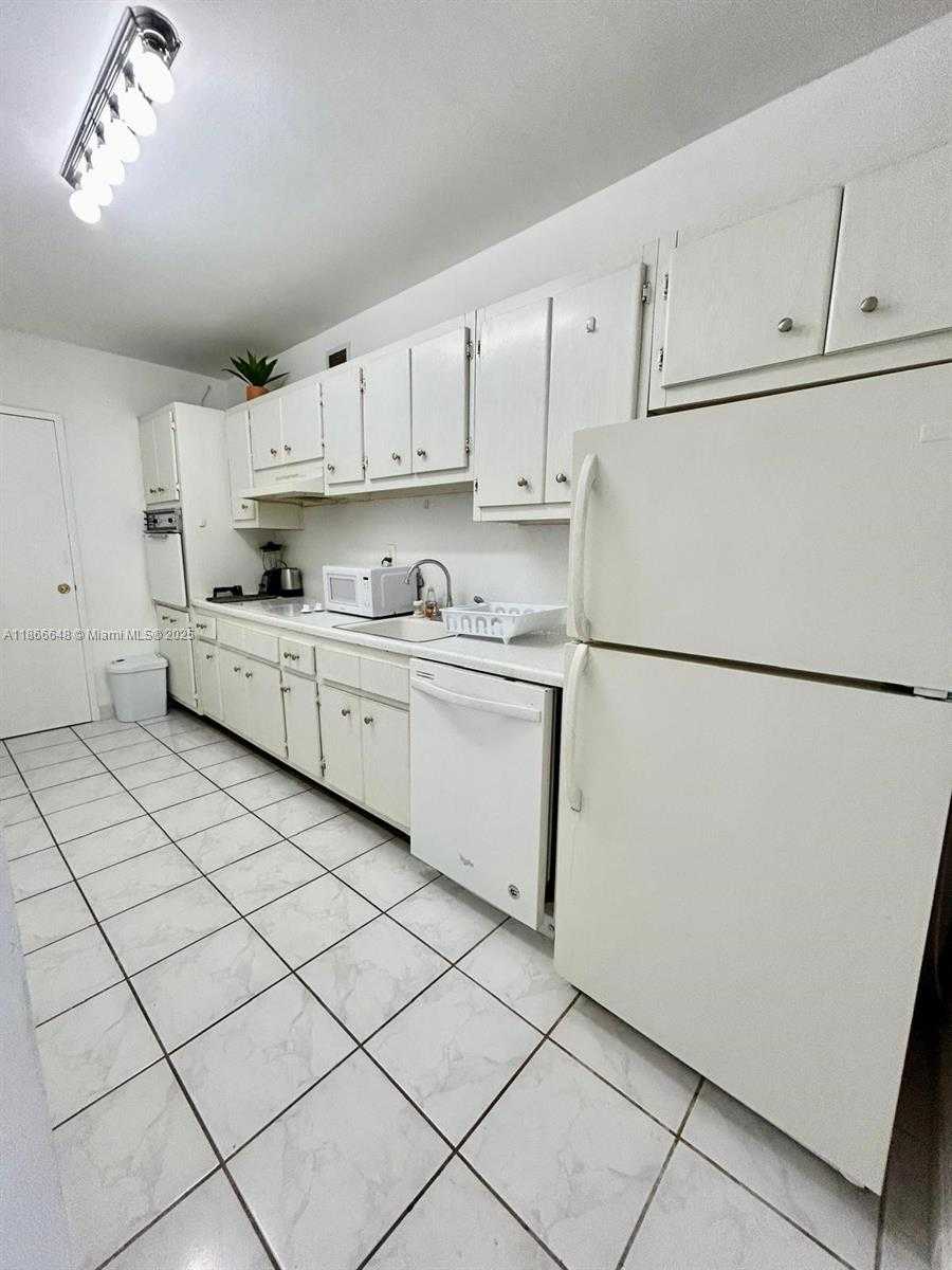 Small Image of 100 LINCOLN RD #525, Miami Beach Number 4