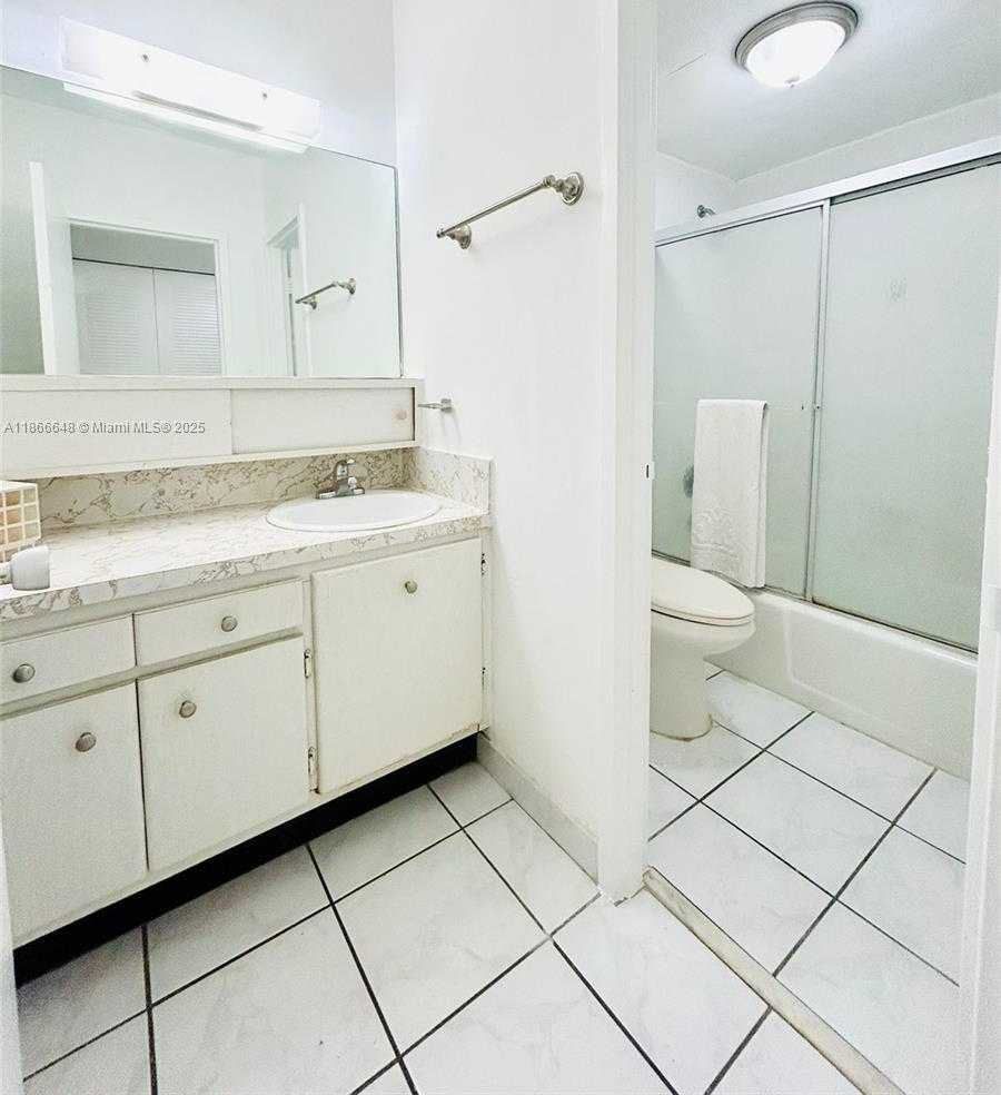Small Image of 100 LINCOLN RD #525, Miami Beach Number 5
