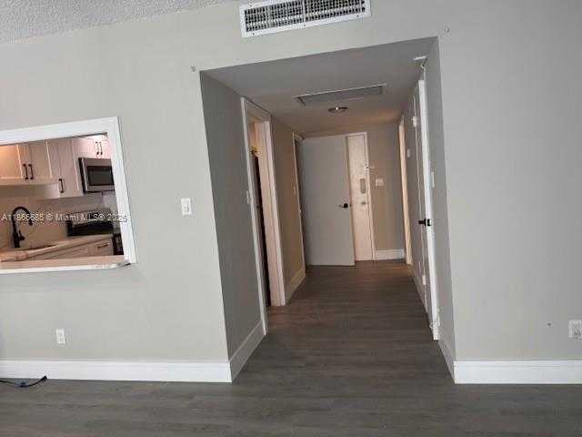 Small Image of 5401 COLLINS AVE #209, Miami Beach Number 23