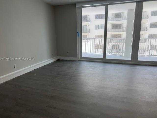 Small Image of 5401 COLLINS AVE #209, Miami Beach Number 27