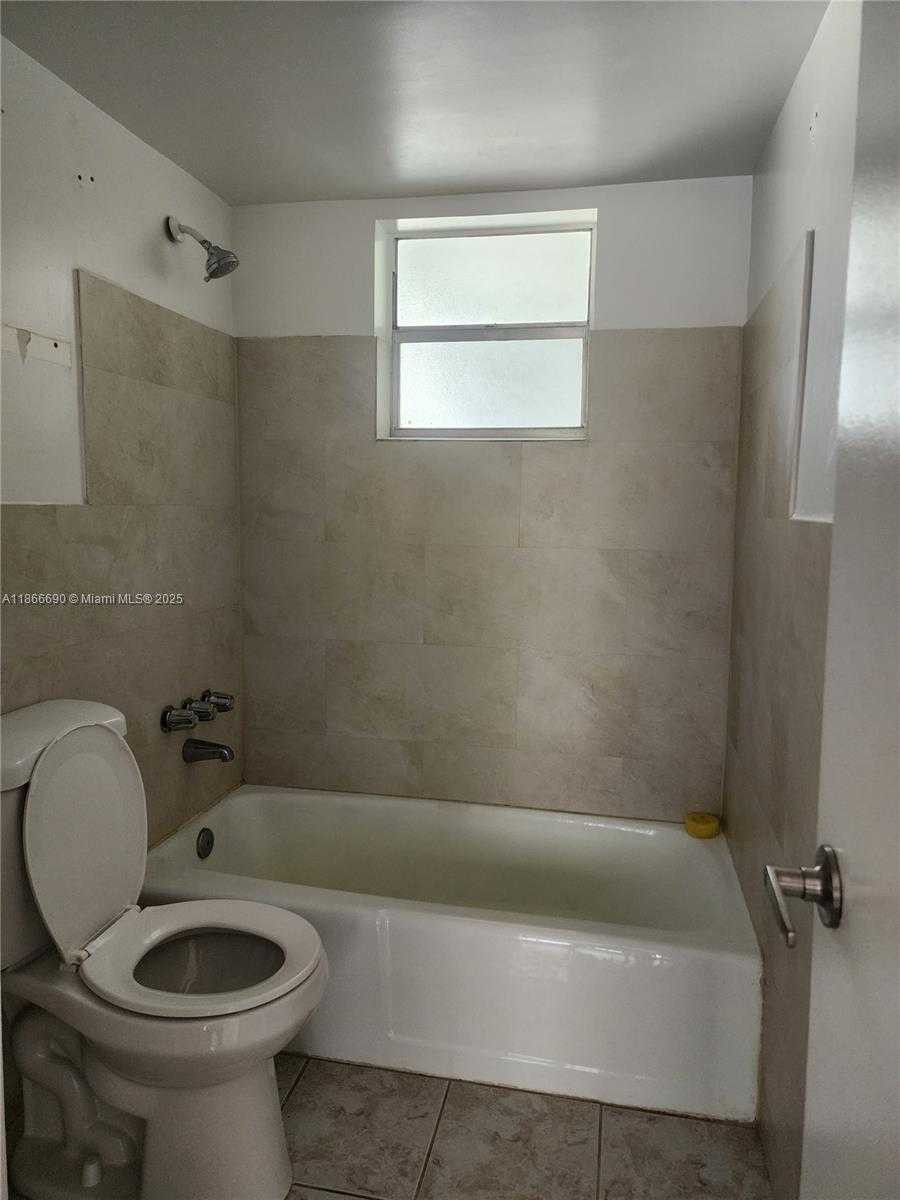Small Image of 2219 POLK ST #2A, Hollywood Number 9