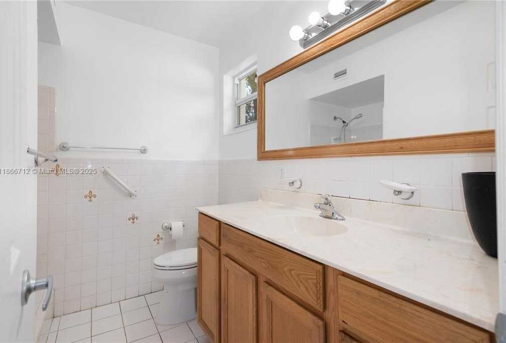 Small Image of 4021 SOUTH WEST 1ST ST #4021, Plantation Number 8