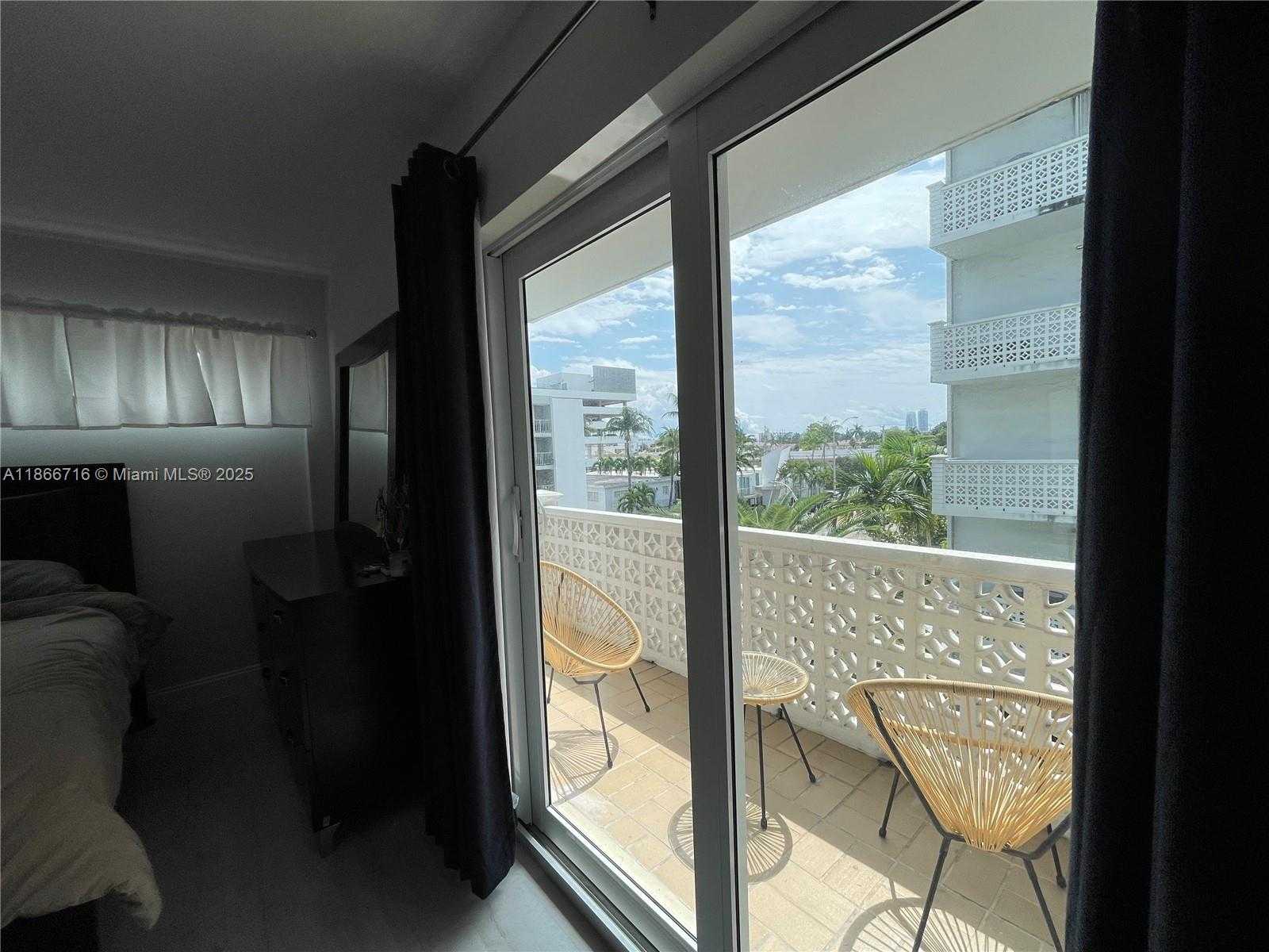 Small Image of 1620 WEST AVE #401, Miami Beach Number 14
