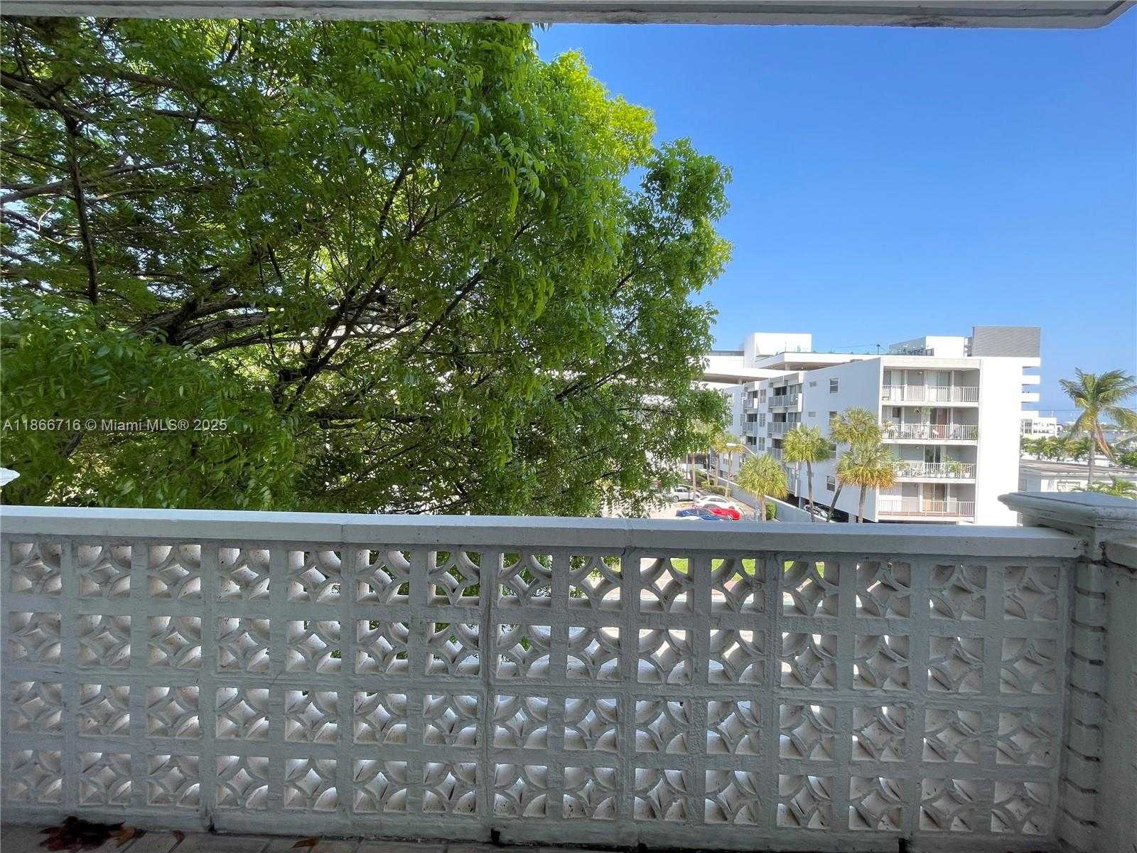 Small Image of 1620 WEST AVE #401, Miami Beach Number 5