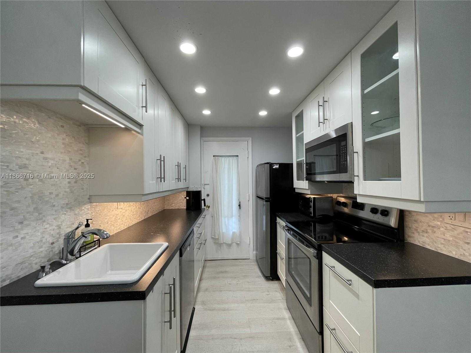 Small Image of 1620 WEST AVE #401, Miami Beach Number 8