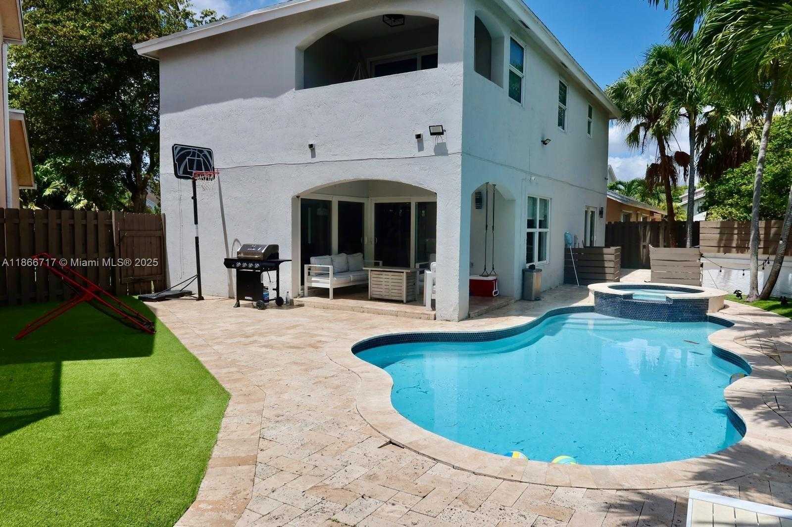 Small Image of 9721 NORTH WEST 51ST LN #9721, Doral Number 2