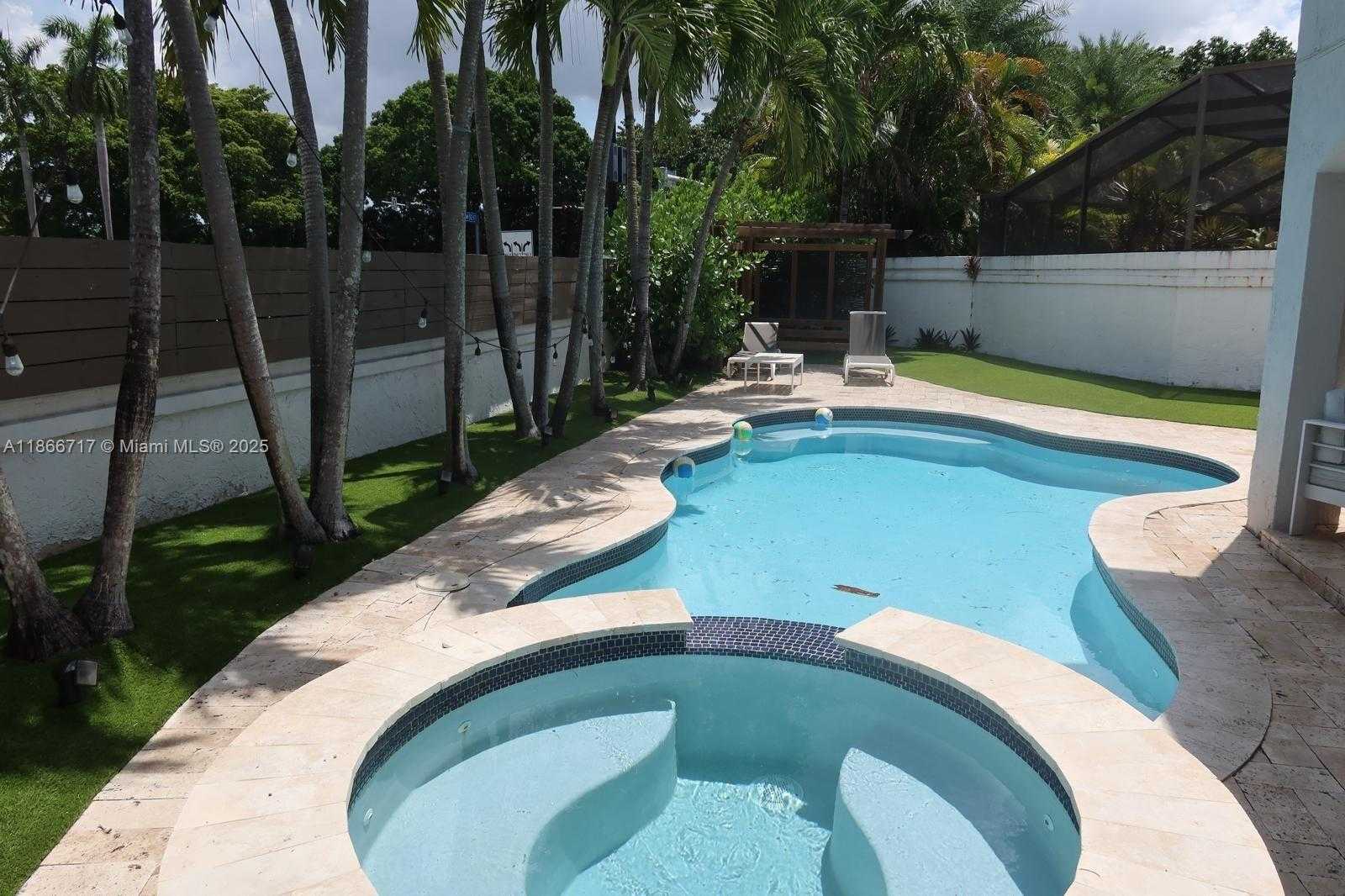 Small Image of 9721 NORTH WEST 51ST LN #9721, Doral Number 3