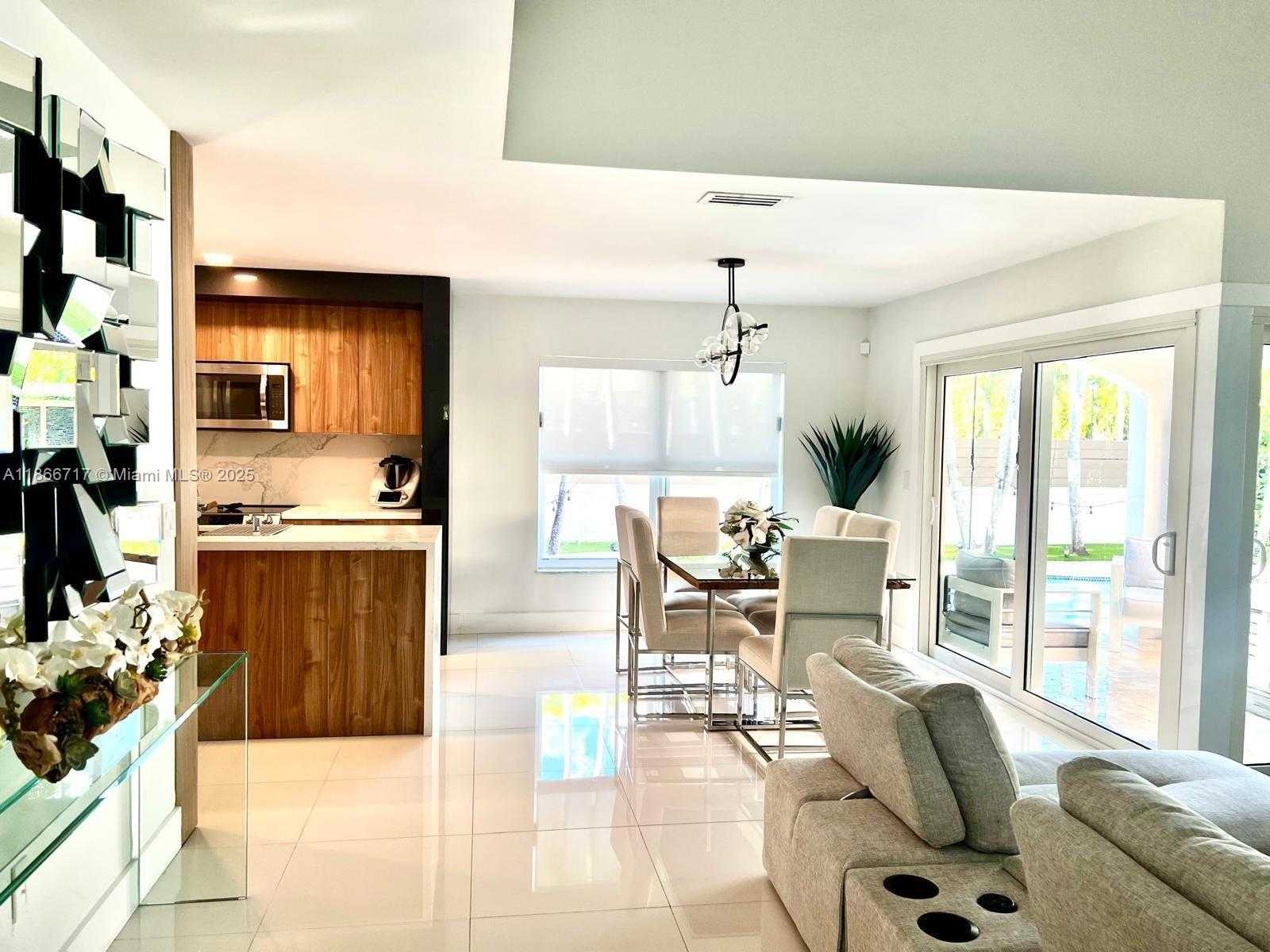 Small Image of 9721 NORTH WEST 51ST LN #9721, Doral Number 8