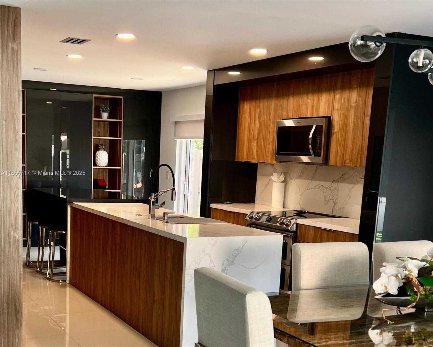 Small Image of 9721 NORTH WEST 51ST LN #9721, Doral Number 9