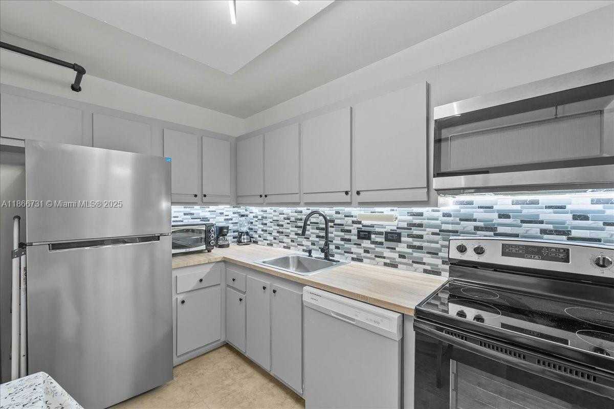 Small Image of 20515 EAST COUNTRY CLUB DR #746, Aventura Number 11