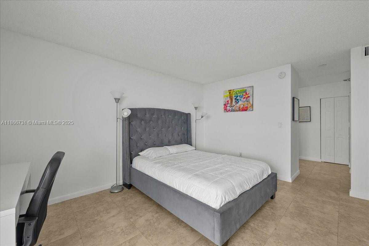 Small Image of 20515 EAST COUNTRY CLUB DR #746, Aventura Number 20