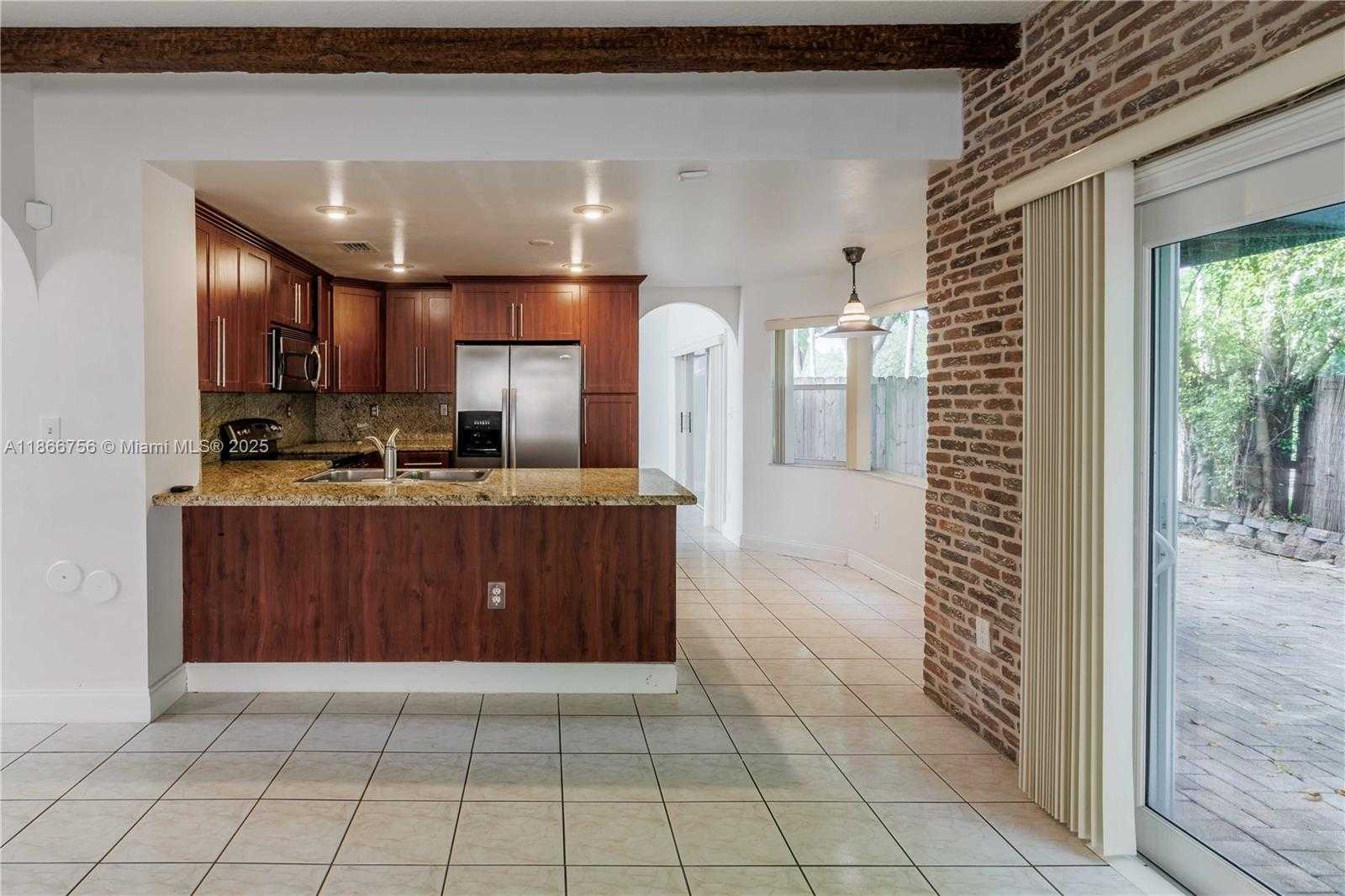 Small Image of 4670 SOUTH WEST 154TH PL, Miami Number 14