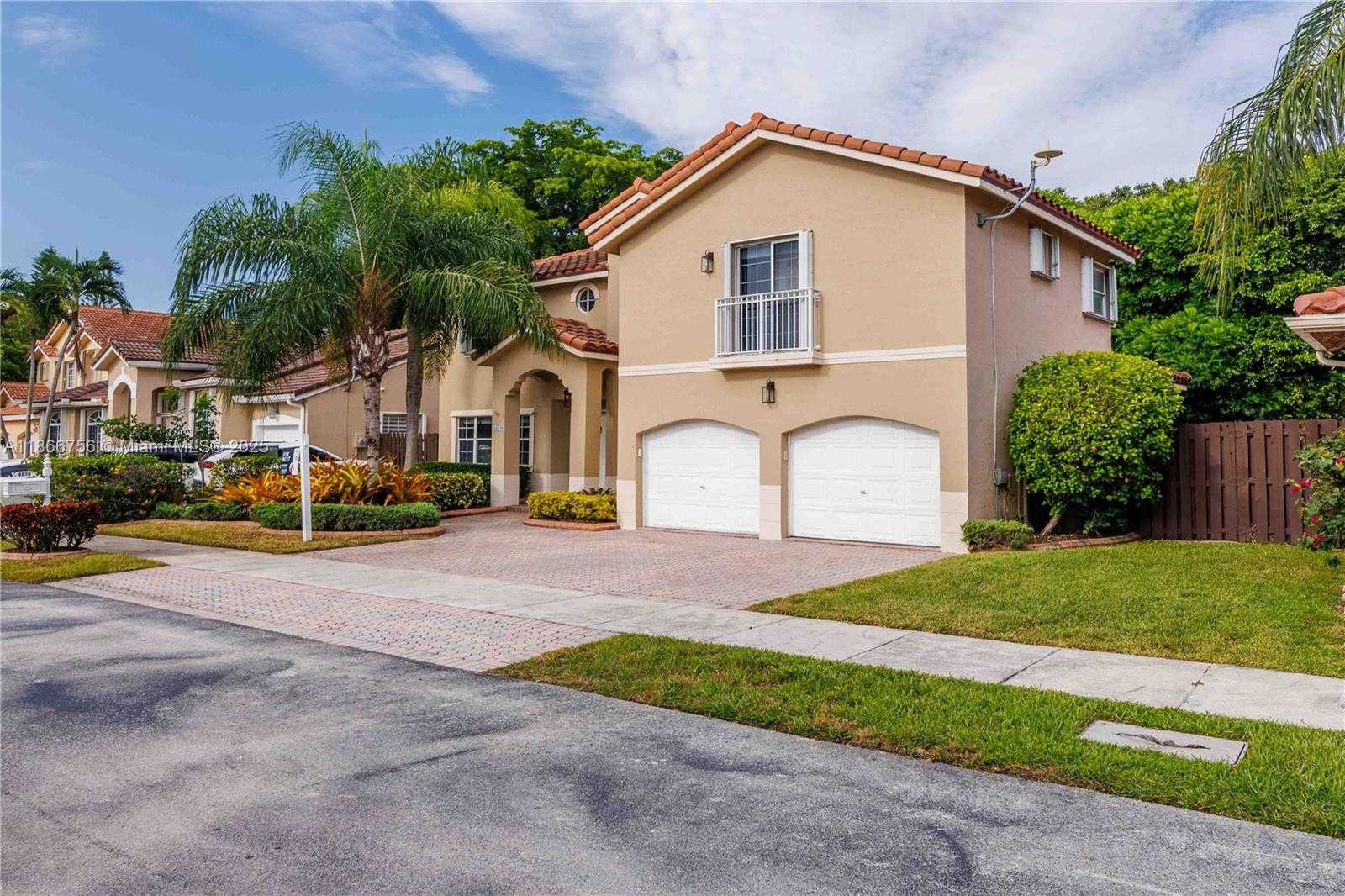 Small Image of 4670 SOUTH WEST 154TH PL, Miami Number 2