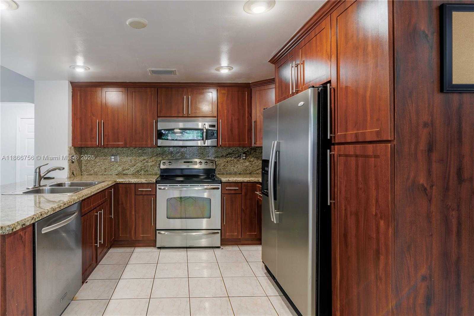 Small Image of 4670 SOUTH WEST 154TH PL, Miami Number 20