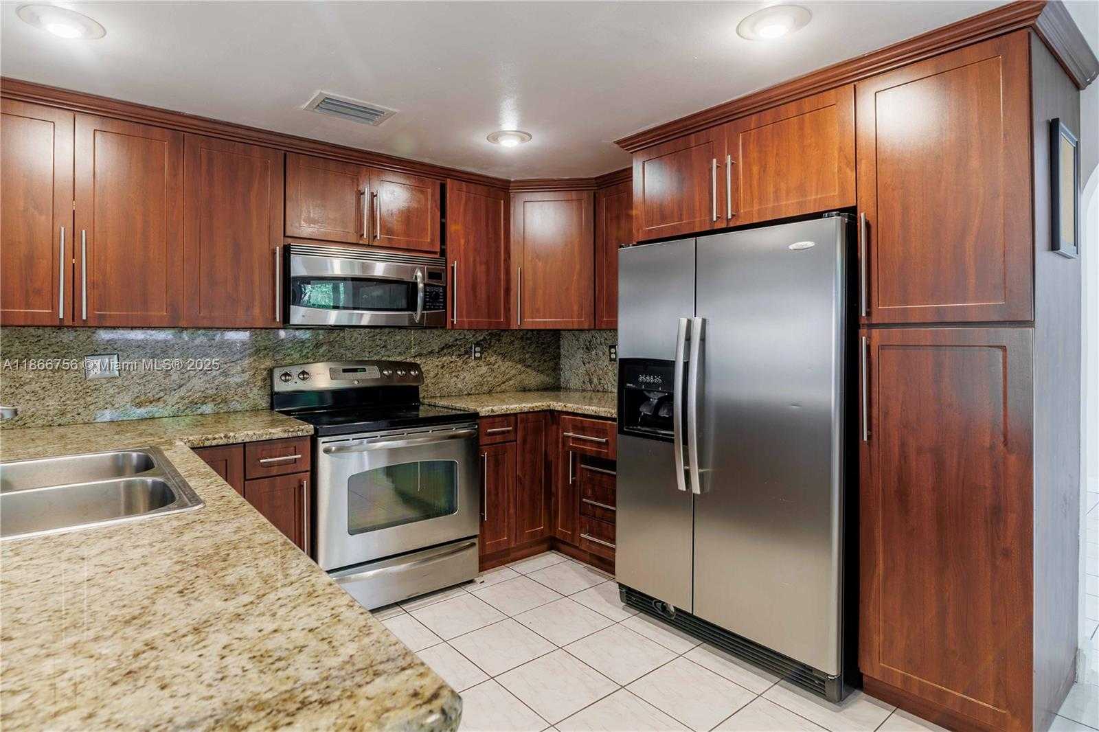 Small Image of 4670 SOUTH WEST 154TH PL, Miami Number 21