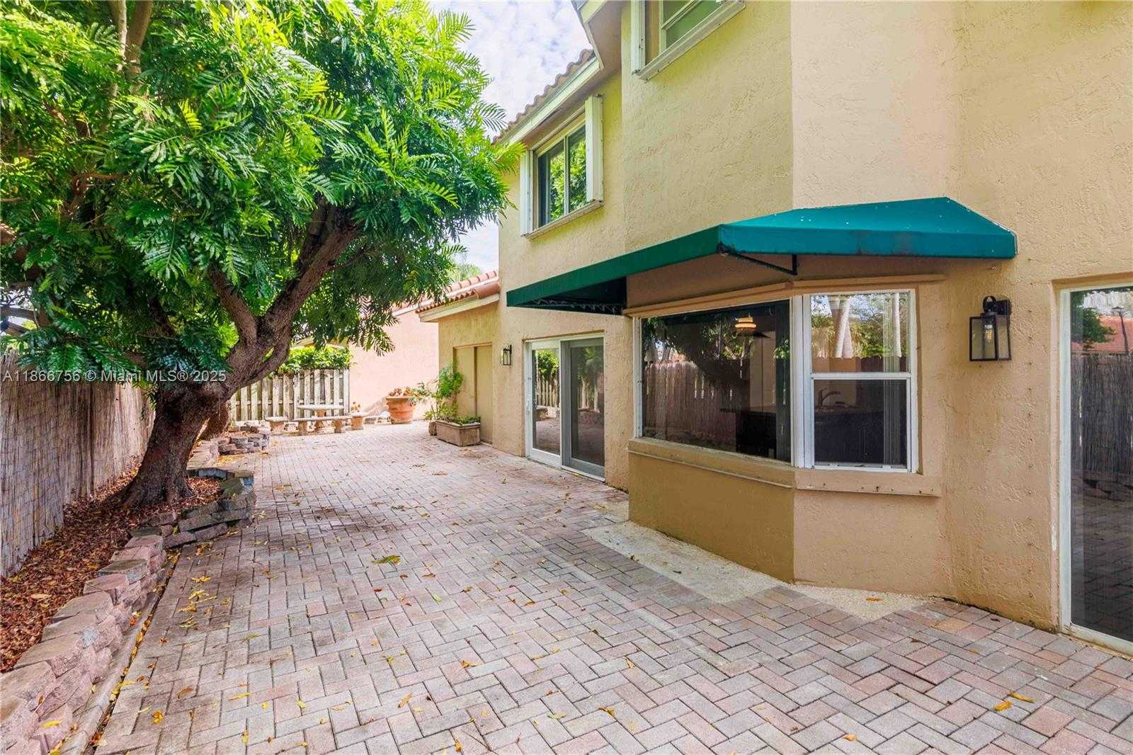 Small Image of 4670 SOUTH WEST 154TH PL, Miami Number 23