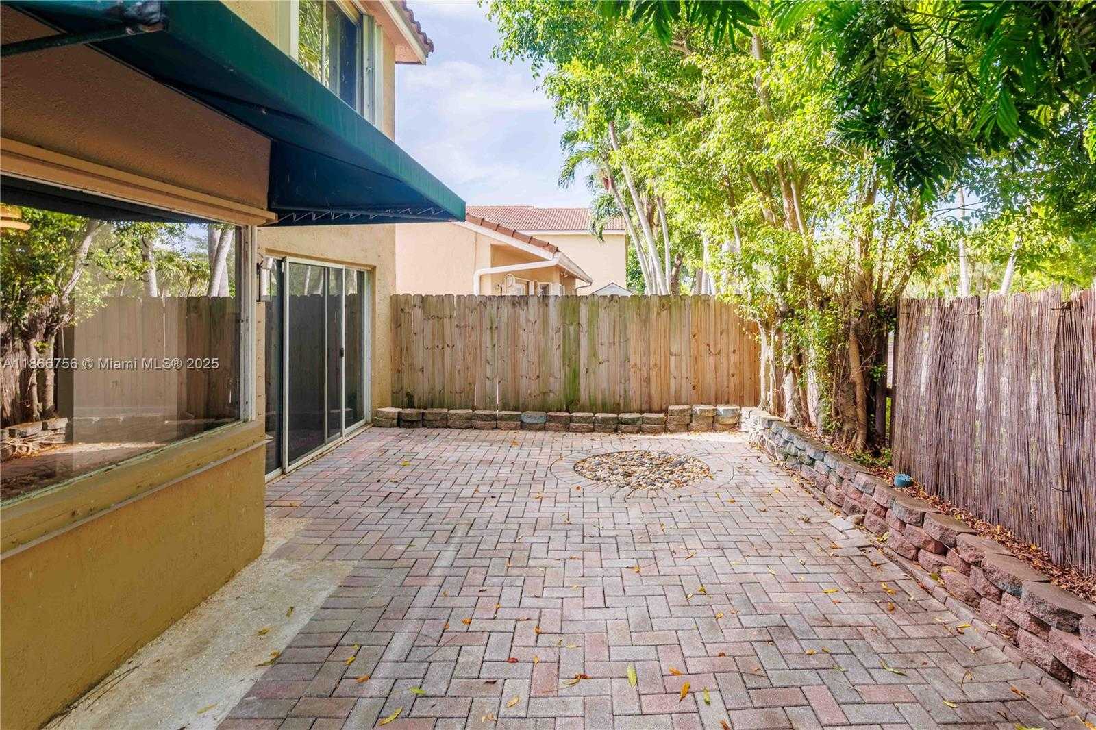 Small Image of 4670 SOUTH WEST 154TH PL, Miami Number 24