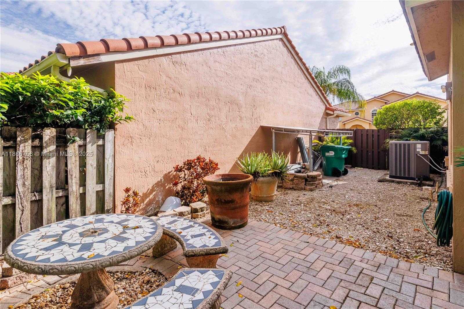 Small Image of 4670 SOUTH WEST 154TH PL, Miami Number 26