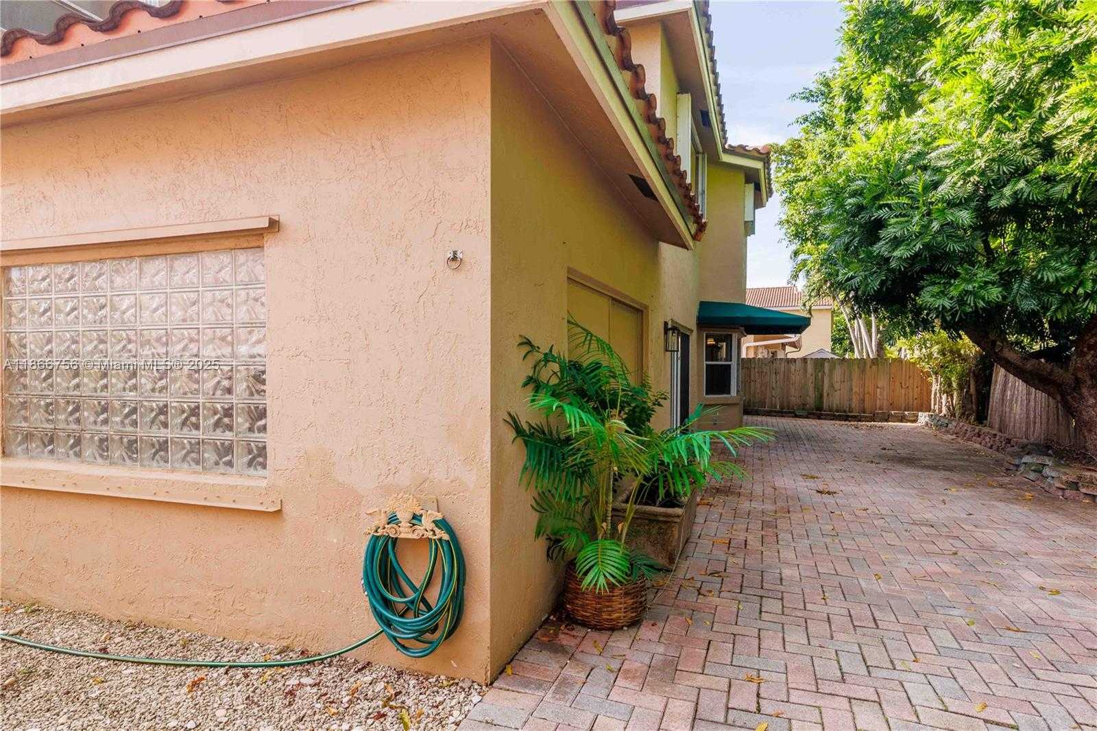 Small Image of 4670 SOUTH WEST 154TH PL, Miami Number 28