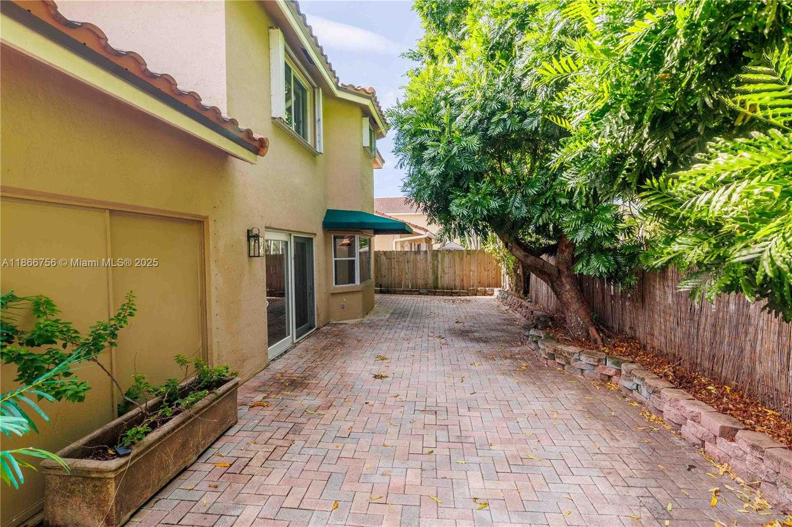 Small Image of 4670 SOUTH WEST 154TH PL, Miami Number 29