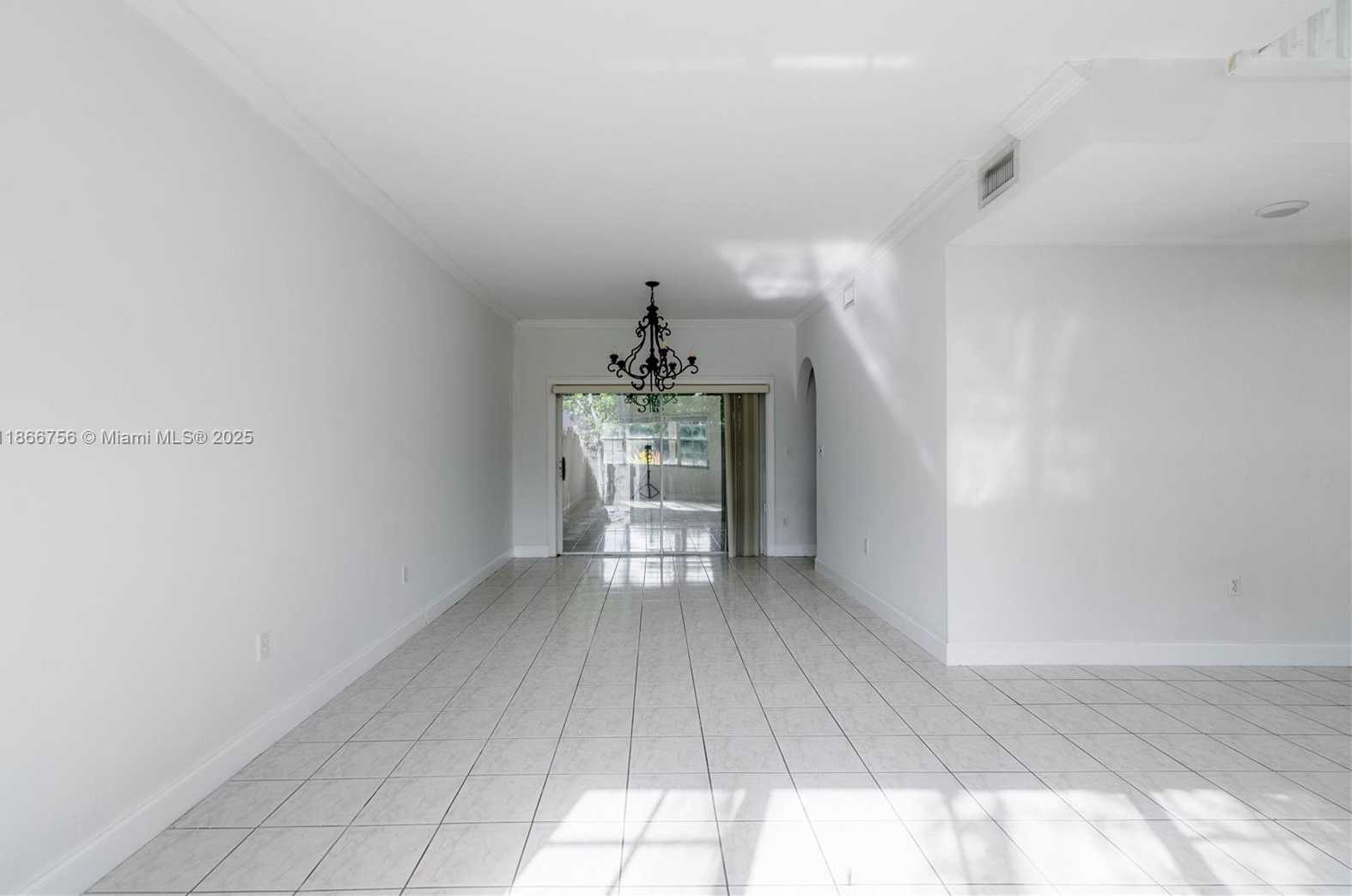 Small Image of 4670 SOUTH WEST 154TH PL, Miami Number 3