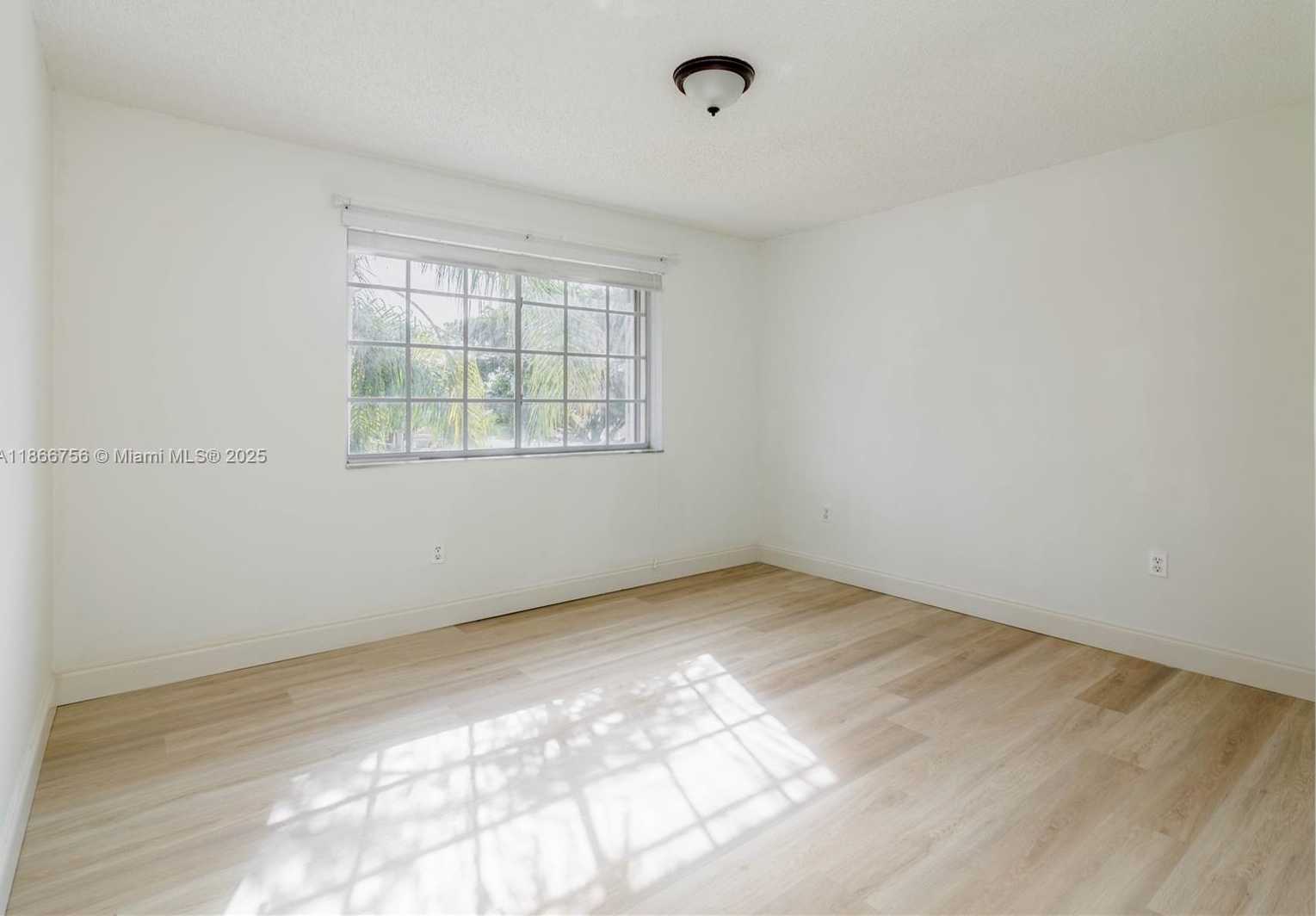 Small Image of 4670 SOUTH WEST 154TH PL, Miami Number 34