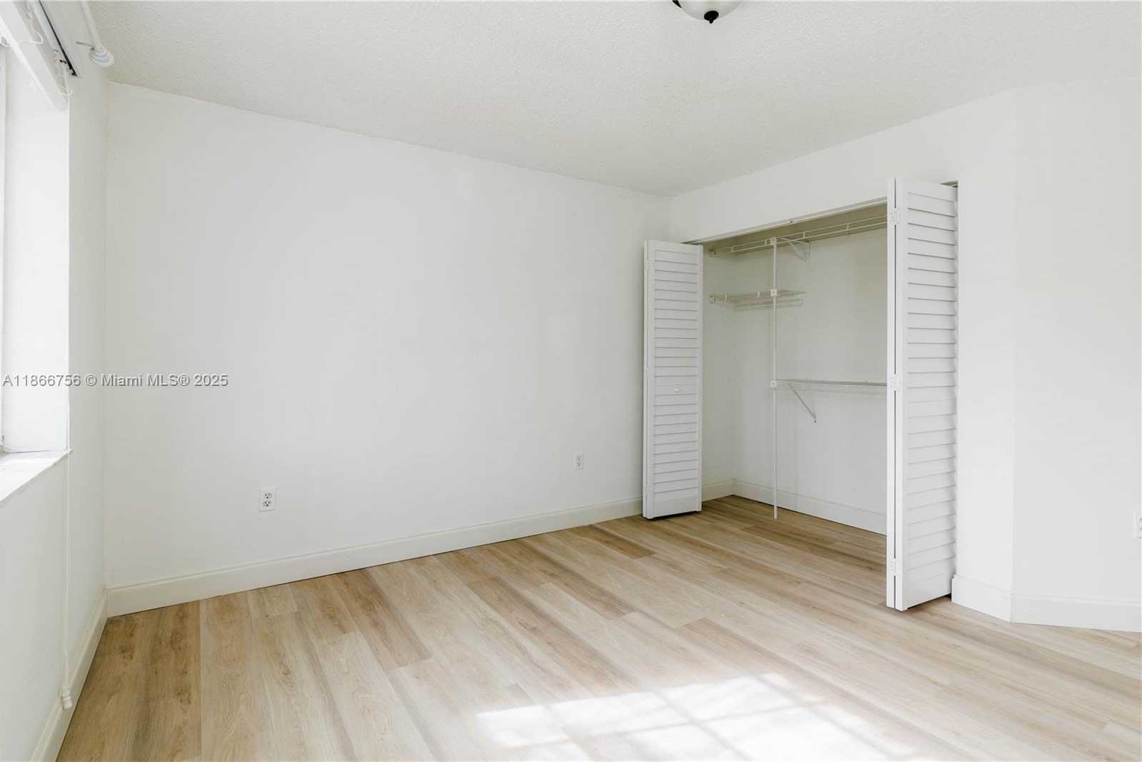 Small Image of 4670 SOUTH WEST 154TH PL, Miami Number 36