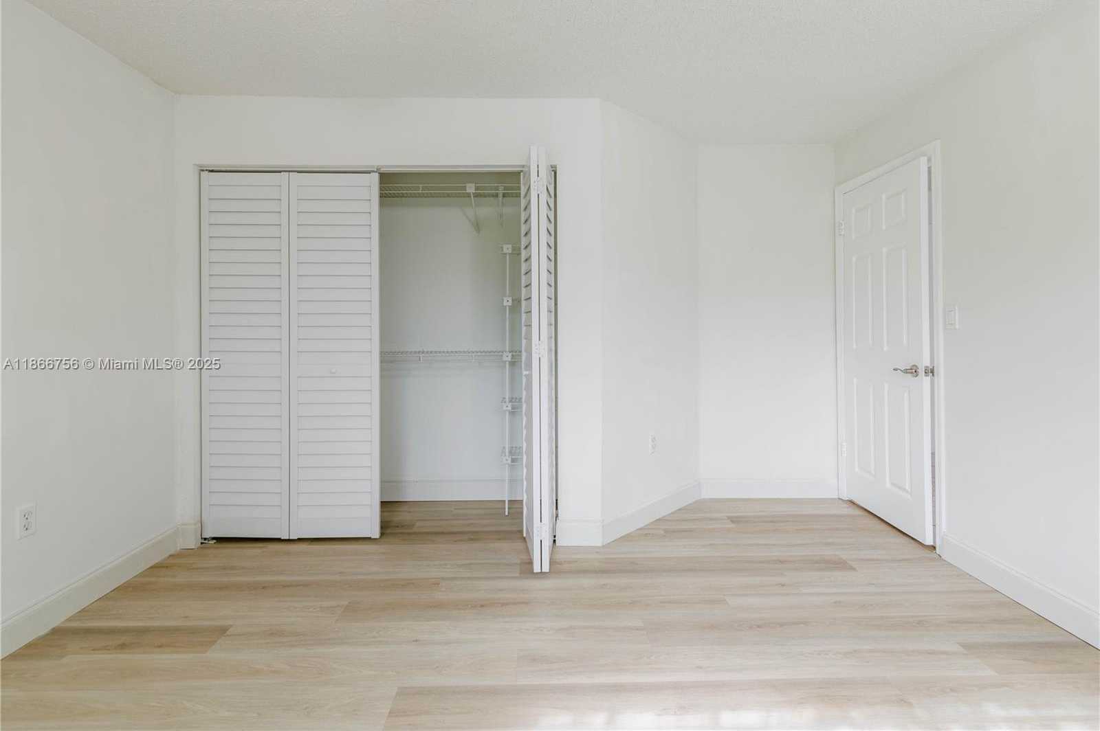 Small Image of 4670 SOUTH WEST 154TH PL, Miami Number 37