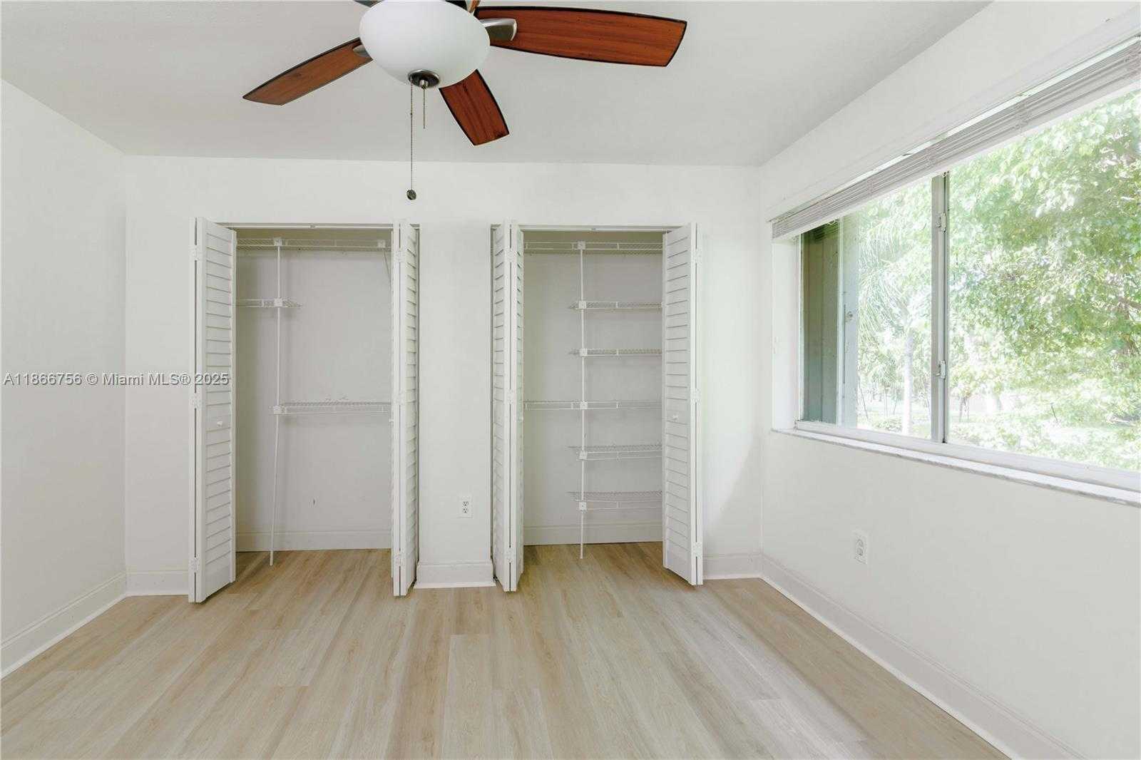 Small Image of 4670 SOUTH WEST 154TH PL, Miami Number 42
