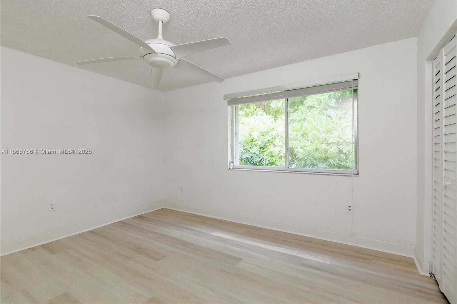 Small Image of 4670 SOUTH WEST 154TH PL, Miami Number 47