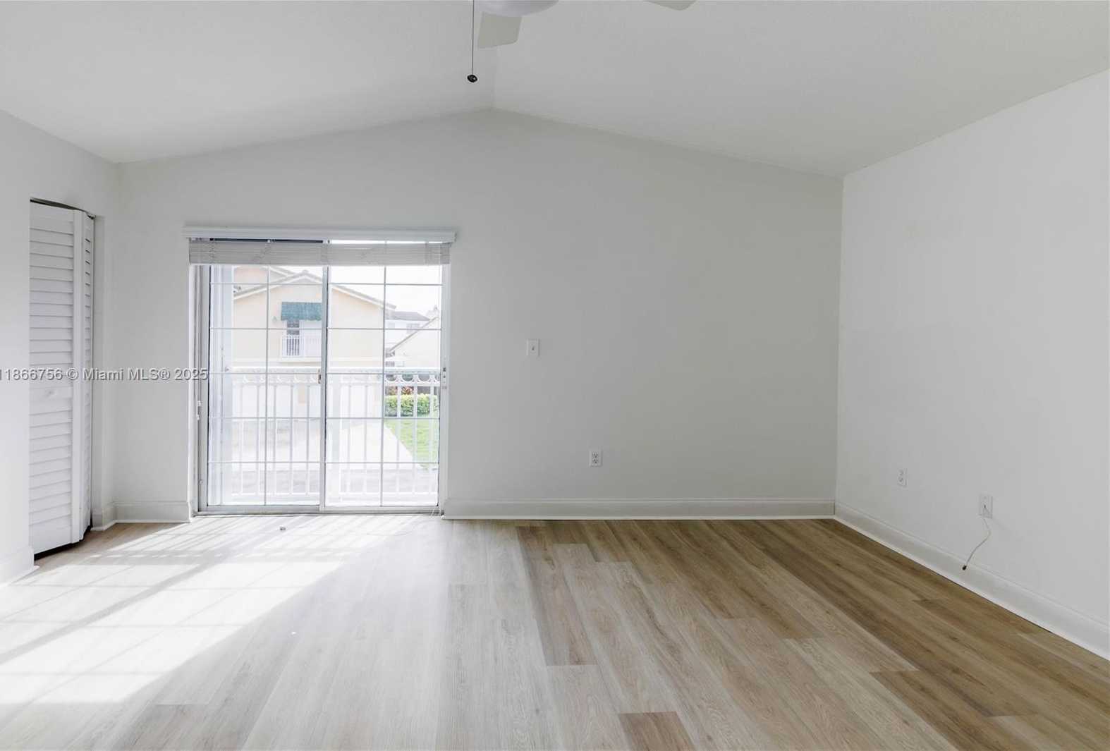 Small Image of 4670 SOUTH WEST 154TH PL, Miami Number 52