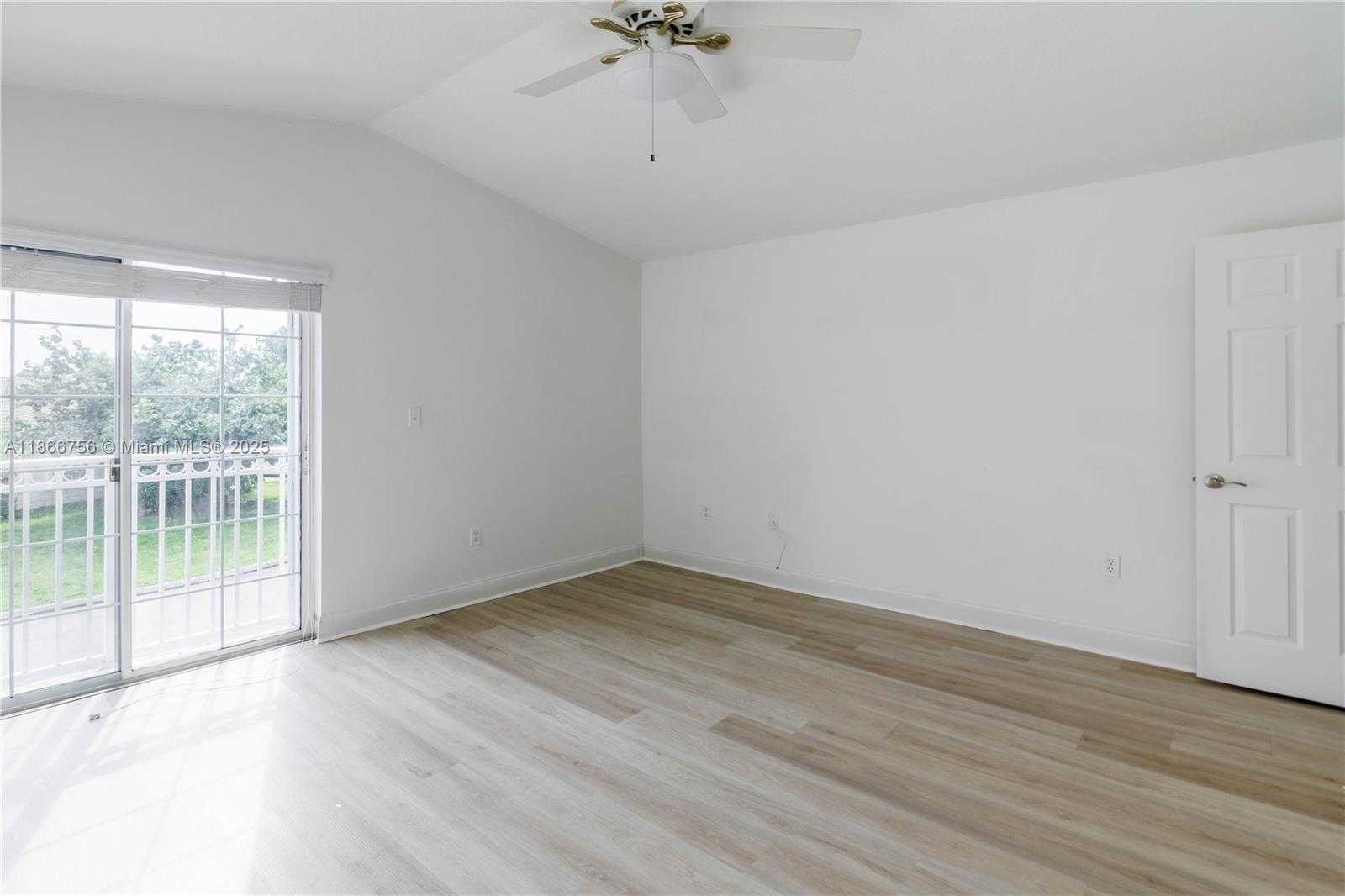 Small Image of 4670 SOUTH WEST 154TH PL, Miami Number 53