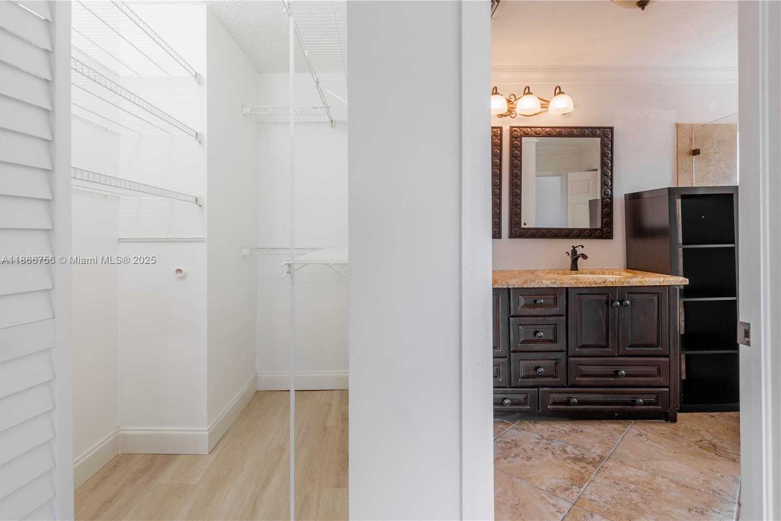 Small Image of 4670 SOUTH WEST 154TH PL, Miami Number 55