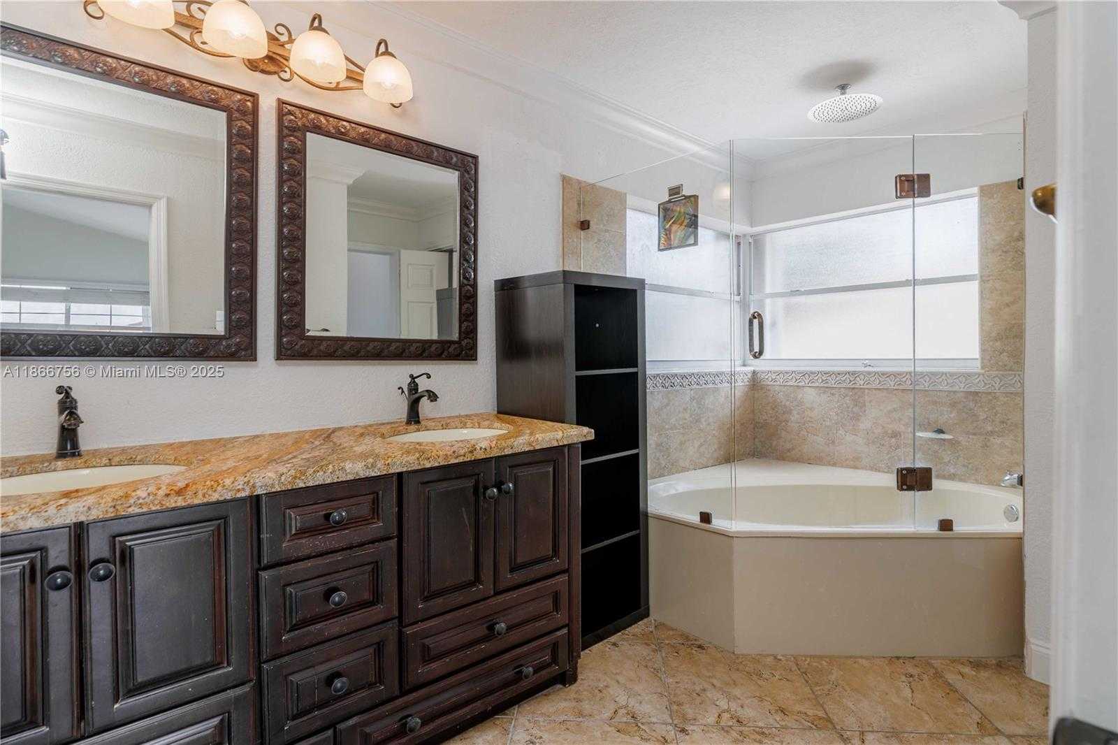 Small Image of 4670 SOUTH WEST 154TH PL, Miami Number 56