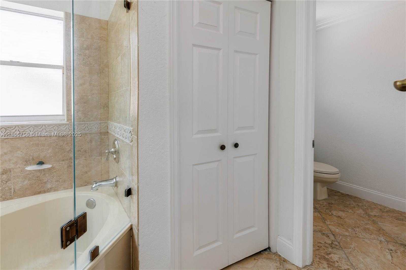 Small Image of 4670 SOUTH WEST 154TH PL, Miami Number 58