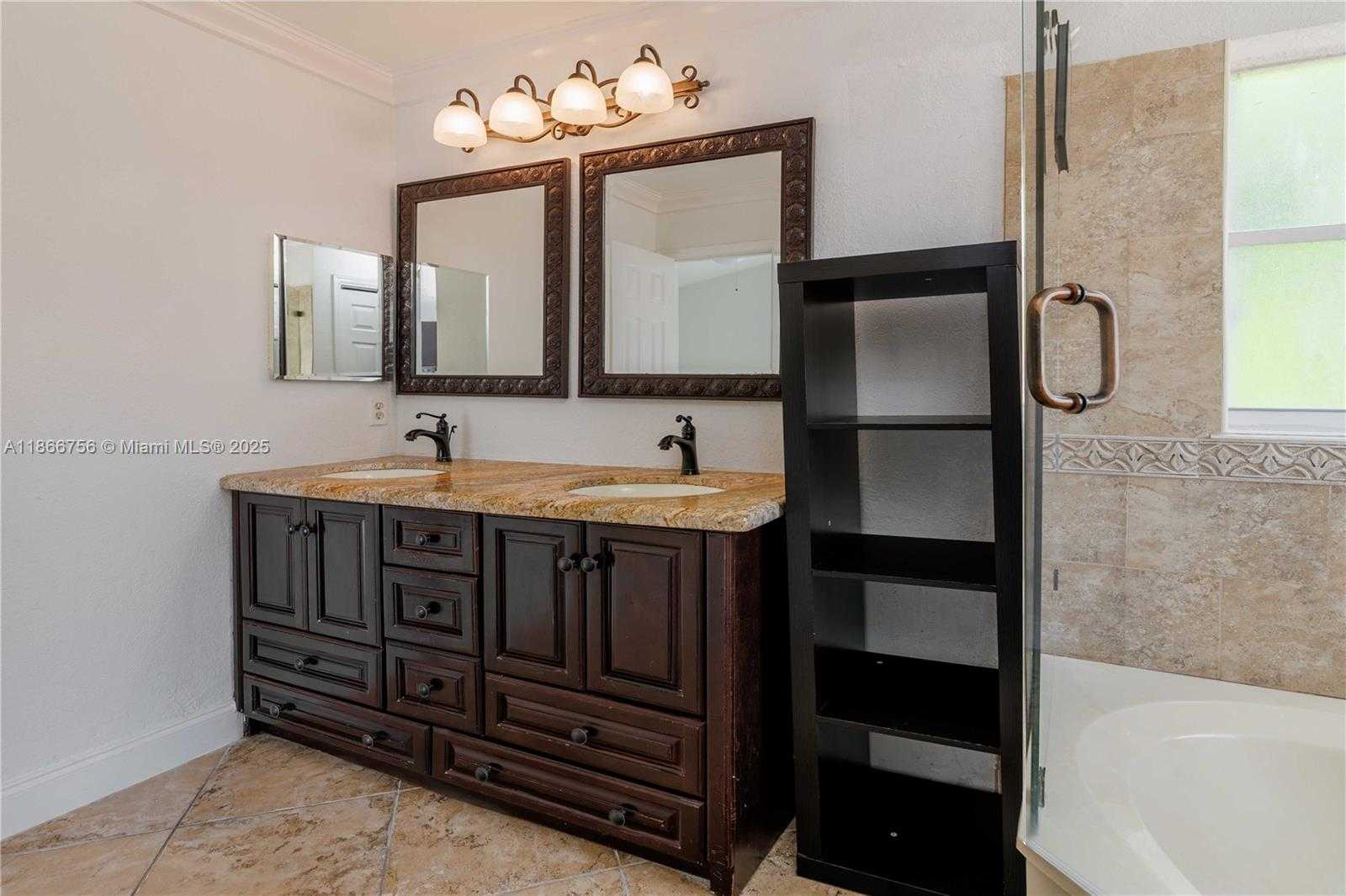 Small Image of 4670 SOUTH WEST 154TH PL, Miami Number 59