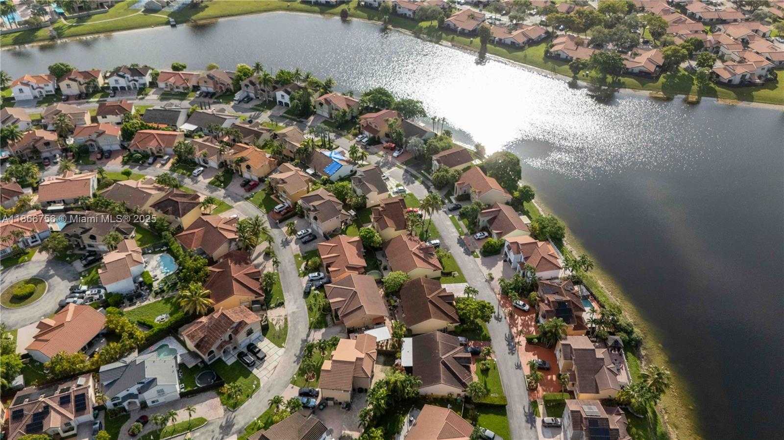 Small Image of 4670 SOUTH WEST 154TH PL, Miami Number 64