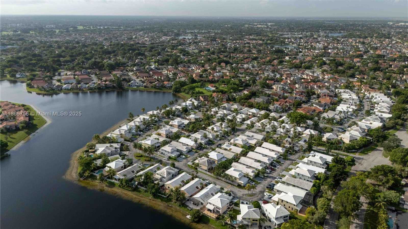 Small Image of 4670 SOUTH WEST 154TH PL, Miami Number 65